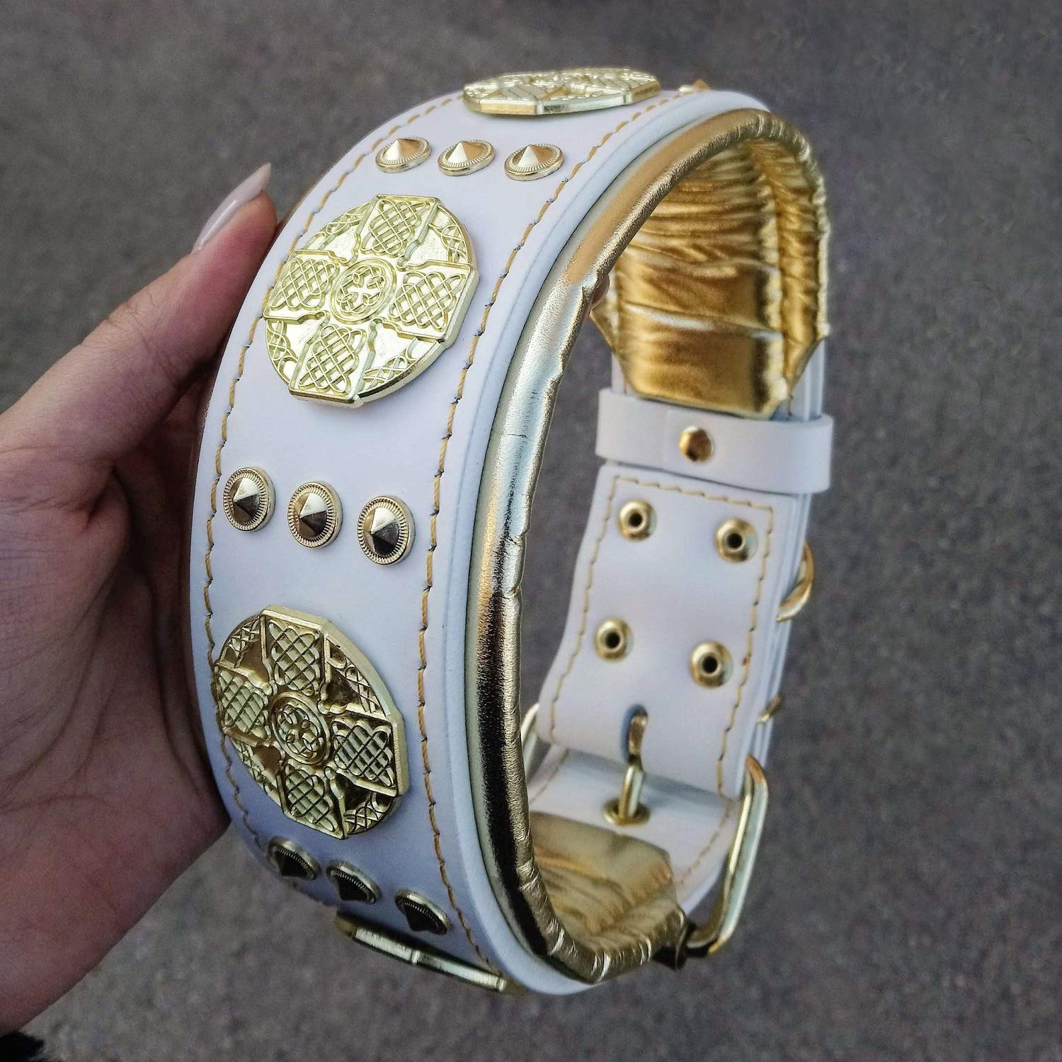 Bestia Maximus Weiss Echtleder Hundehalsband für große Hunde. 100% Leder. Weich gepolstert. 6,3 cm breit. Einzigartiges Design und Qualität