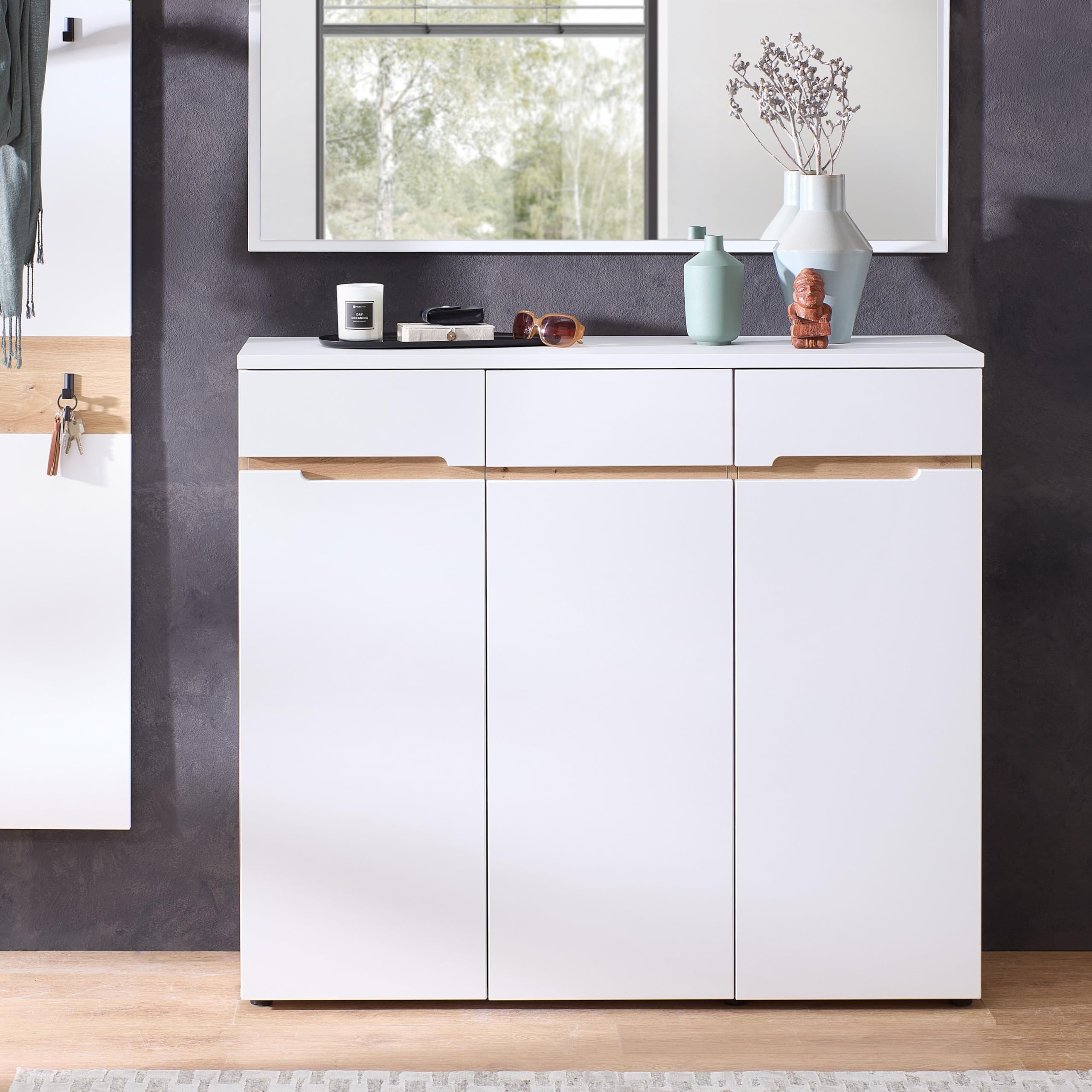 MEMPHIS Schuhschrank Schuhregal Weiß Artisan Eiche 120 x 107 x 38 cm | Zeitloses Design mit 3 Türen, 8 verstellbare Fachböden mit Stauraum, moderne Griffleisten, Korpus in Mattweiß, Set, Garderobe