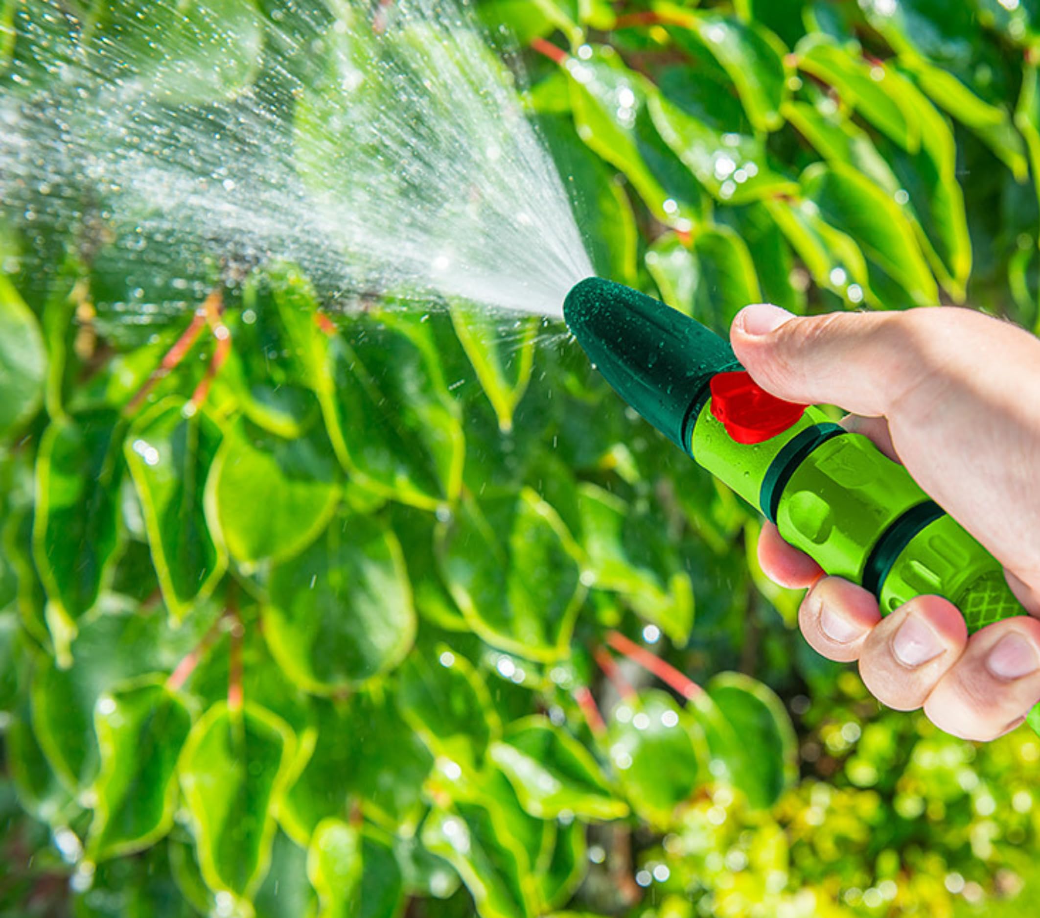 VERTO Schlauchtrommel zur Wandmontage 20m + 2m, 180°, Automatik | Gartenschlauch Trommel mit Wasserspritze, Anschluss Kit, PVC Schlauch, Montagehilfe Inklusive