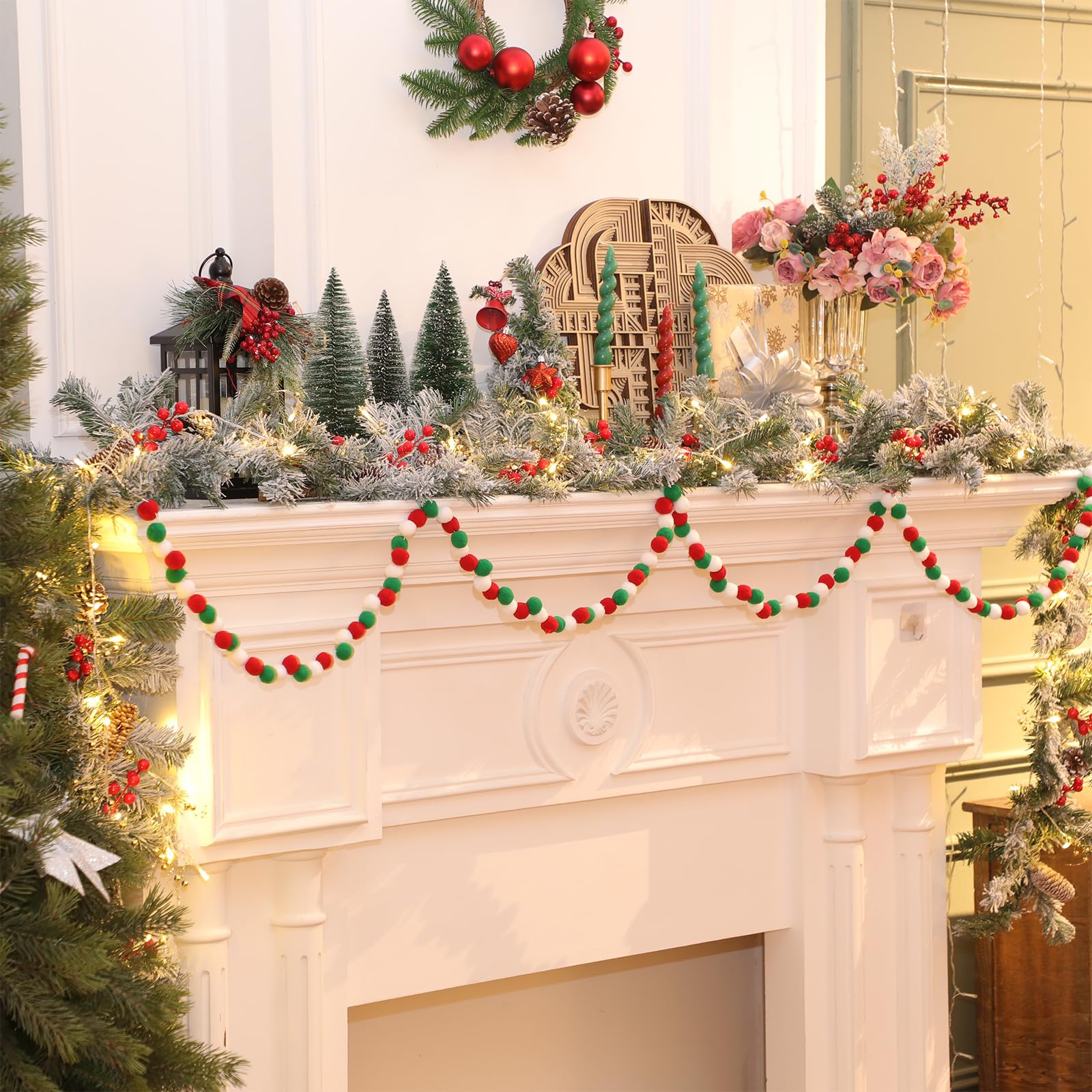 Briwooody 3 guirnaldas de pompones de Navidad de 9 pies, 123 bolas colgantes de fieltro, pompones, guirnalda para pared, árbol de Navidad, decoración interior del hogar (rojo, blanco y verde)