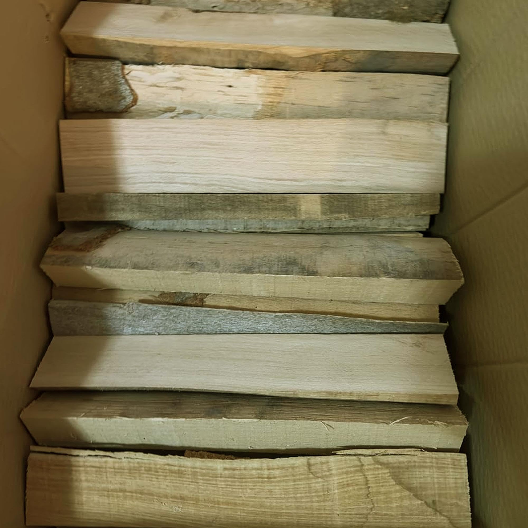 Caja de Leña de 15Kg de Madera de Haya Seca para Chimeneas y Barbacoas/Palos de 30-50cm de Longitud
