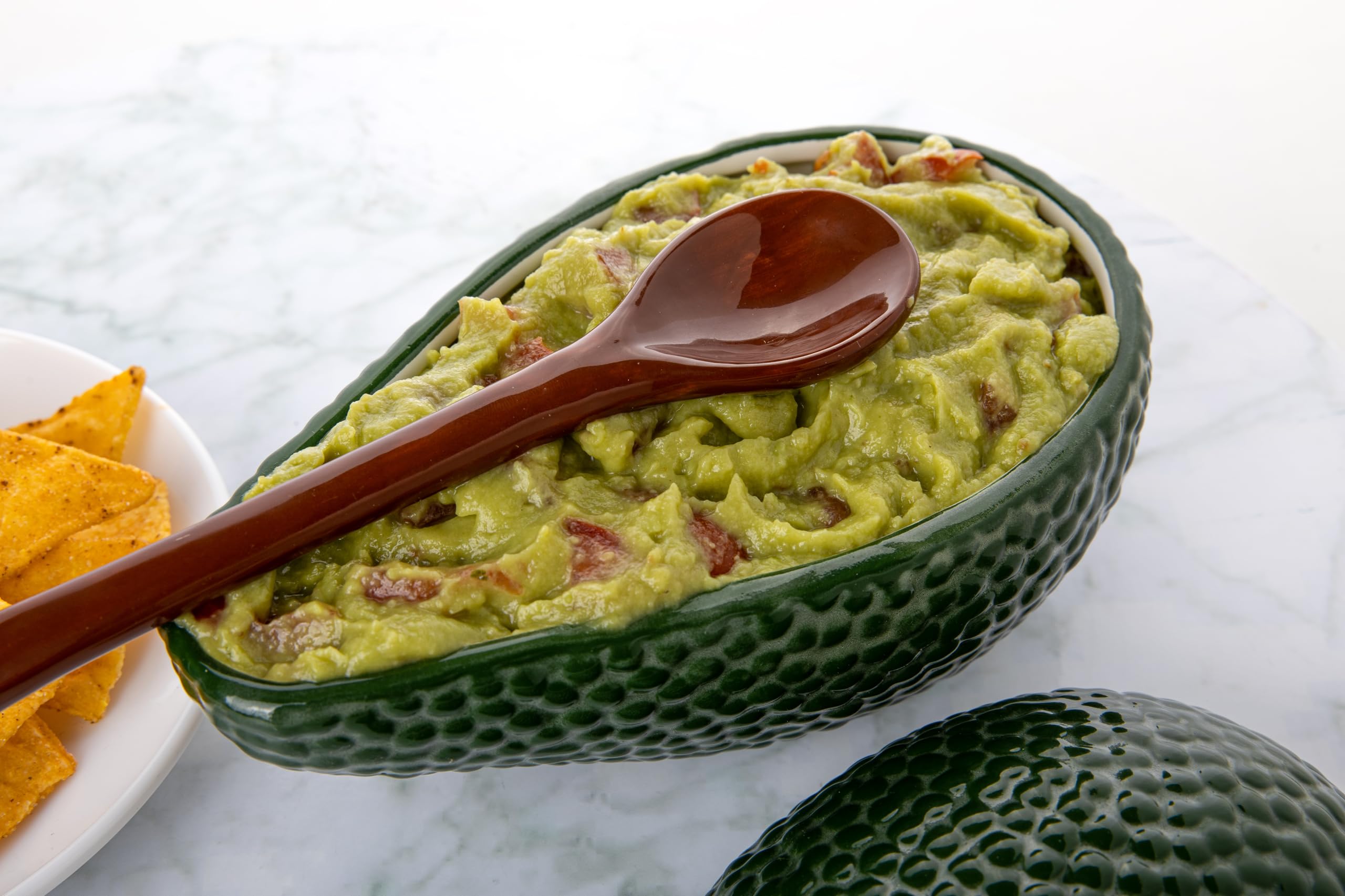 Fisura - Miska na guacamole z łyżką. Oryginalna miska w kształcie awokado. Porcelanowa miska na guacamole. Zielona miska na przystawki. 18 x 10 cm.