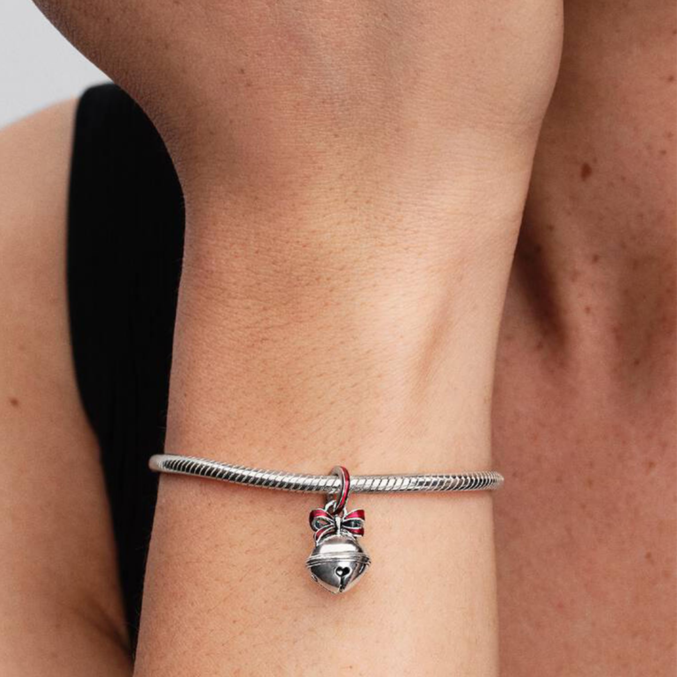 PANDORA Moments Campana di Natale - Ciondolo a charm in argento sterling, compatibile con Moments, 794246C01