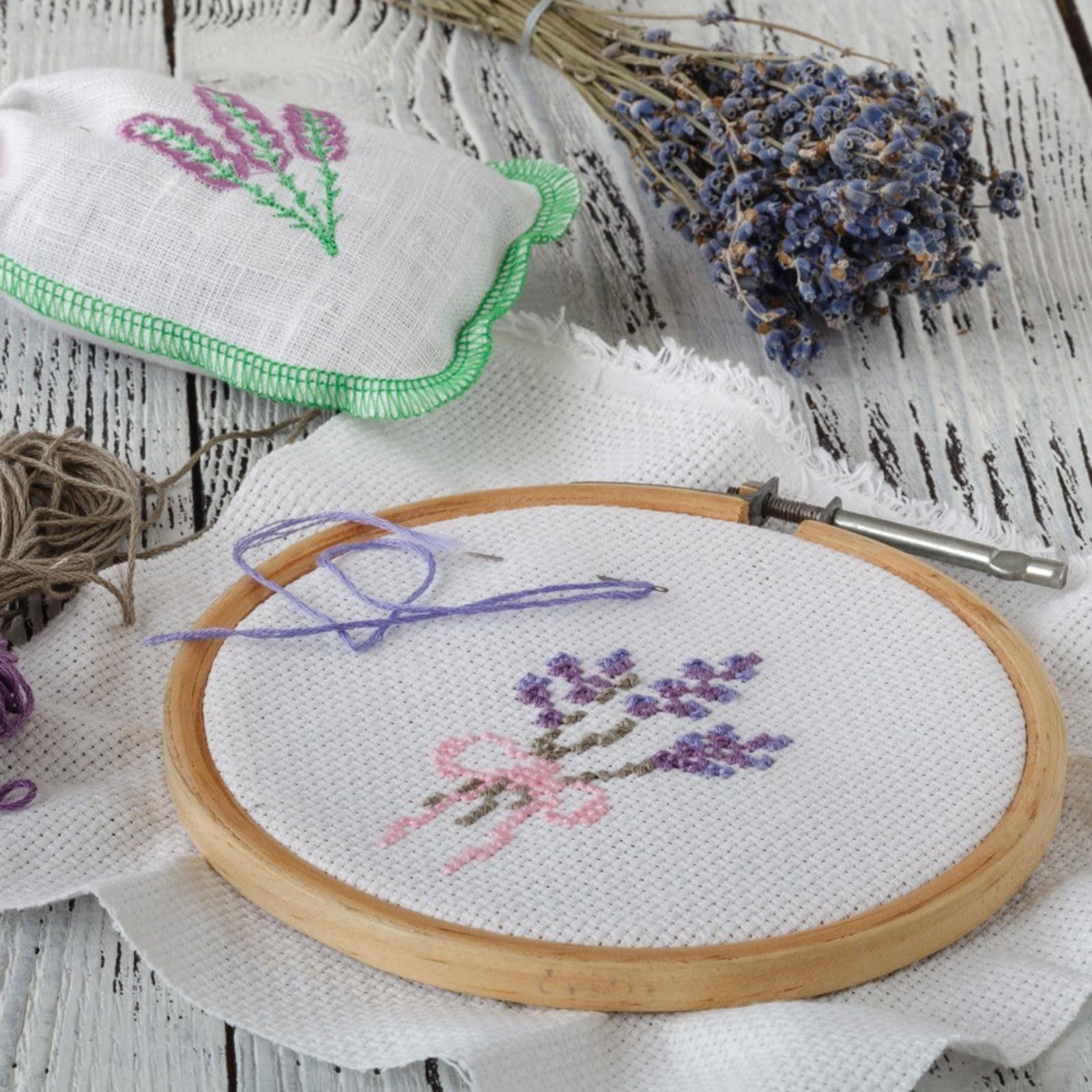 Frida Kreuzstich-Set – Porträt-Motiv, 14 Ct Aida-Stoff, 150x190 Stiche, Inkl. Garn & Nadel