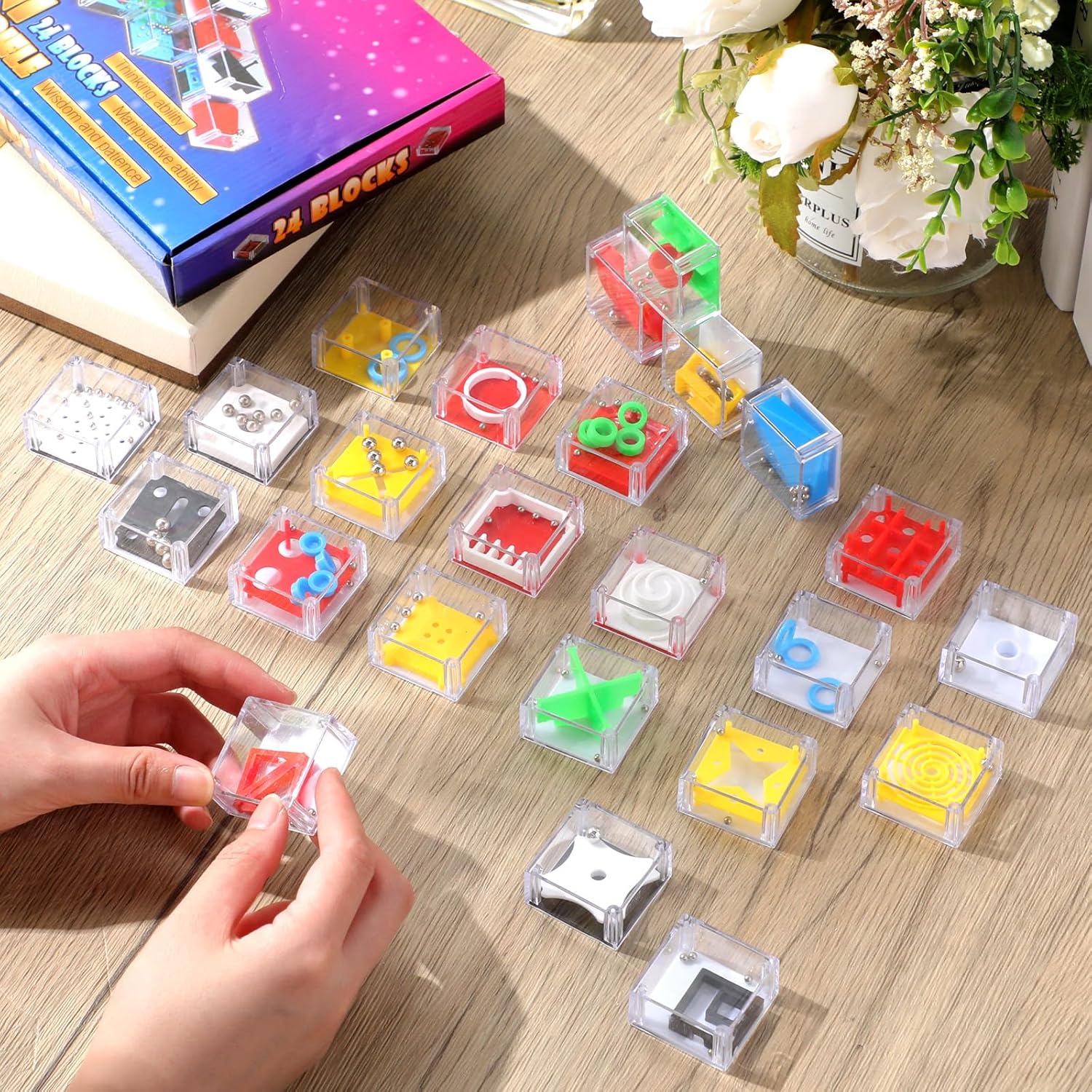 Sumind 24 Pcs Mini Maze Cube Puzzle Box Set Gift for Christmas, Balance Iq Maze 3D Brain Teaser Ball Ideal Prizes Gifts Puzzles Party Favor for Mind Challenge Gifts (Classic)