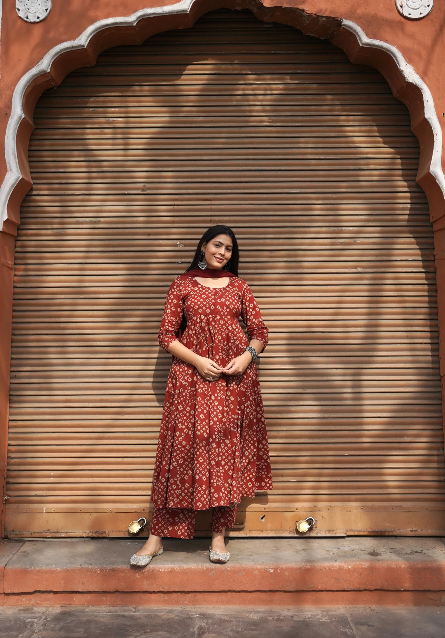 ANNI DESIGNER Bandhej Anarkali Kurta Ensemble de 3 pièces en coton mélangé pour femme, marron et bleu Palace & Dupatta Ensemble de vêtements ethniques, vêtements festifs | Ensemble Kurta imprimé par