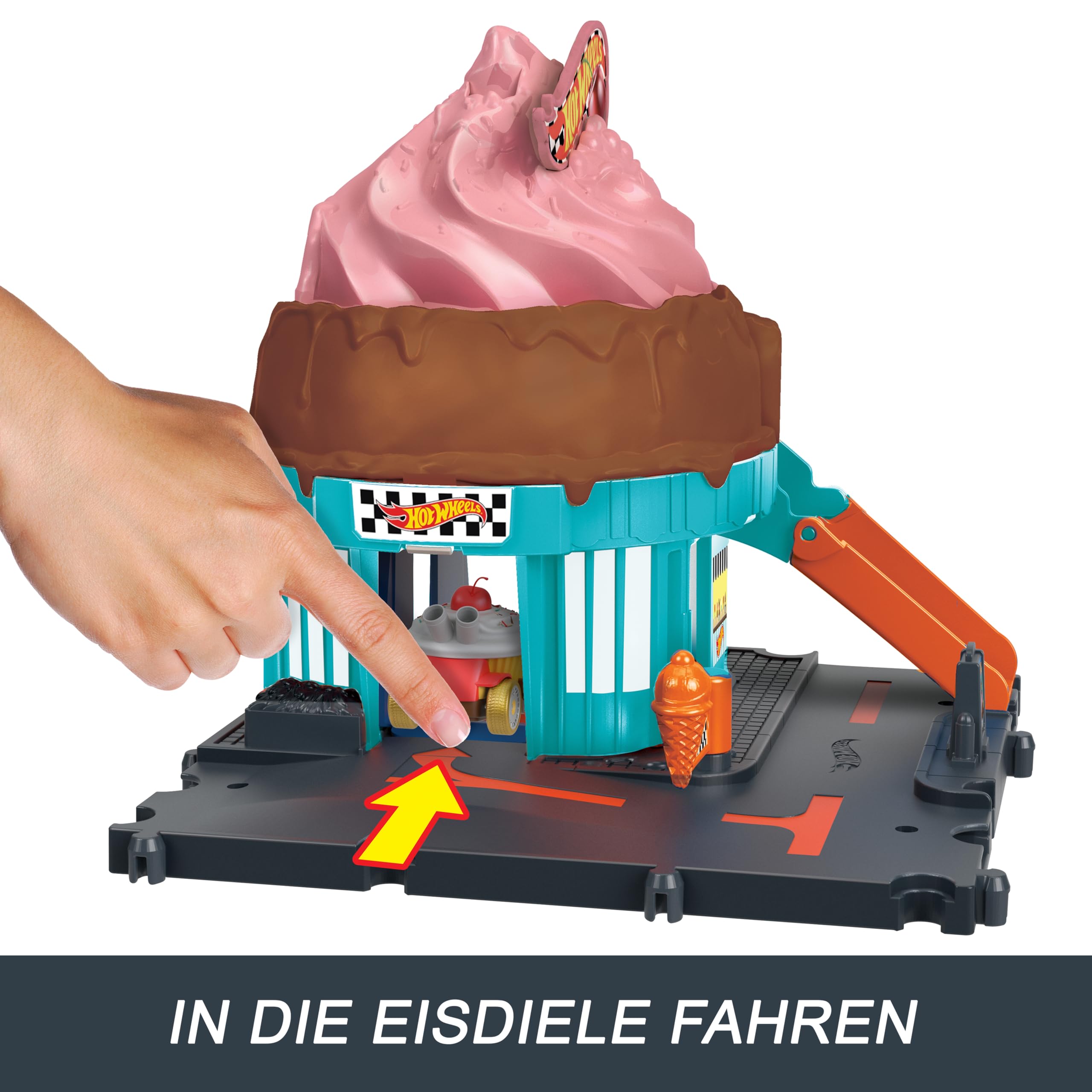 HOT WHEELS Let's Race Netflix - City Downtown-Spielset Eiskrem-Strudel - Rennbahn-Action mit Verkehrsschild, inklusive 1:64 Hot Wheels Auto, für Kinder ab 4 Jahren, HTN77