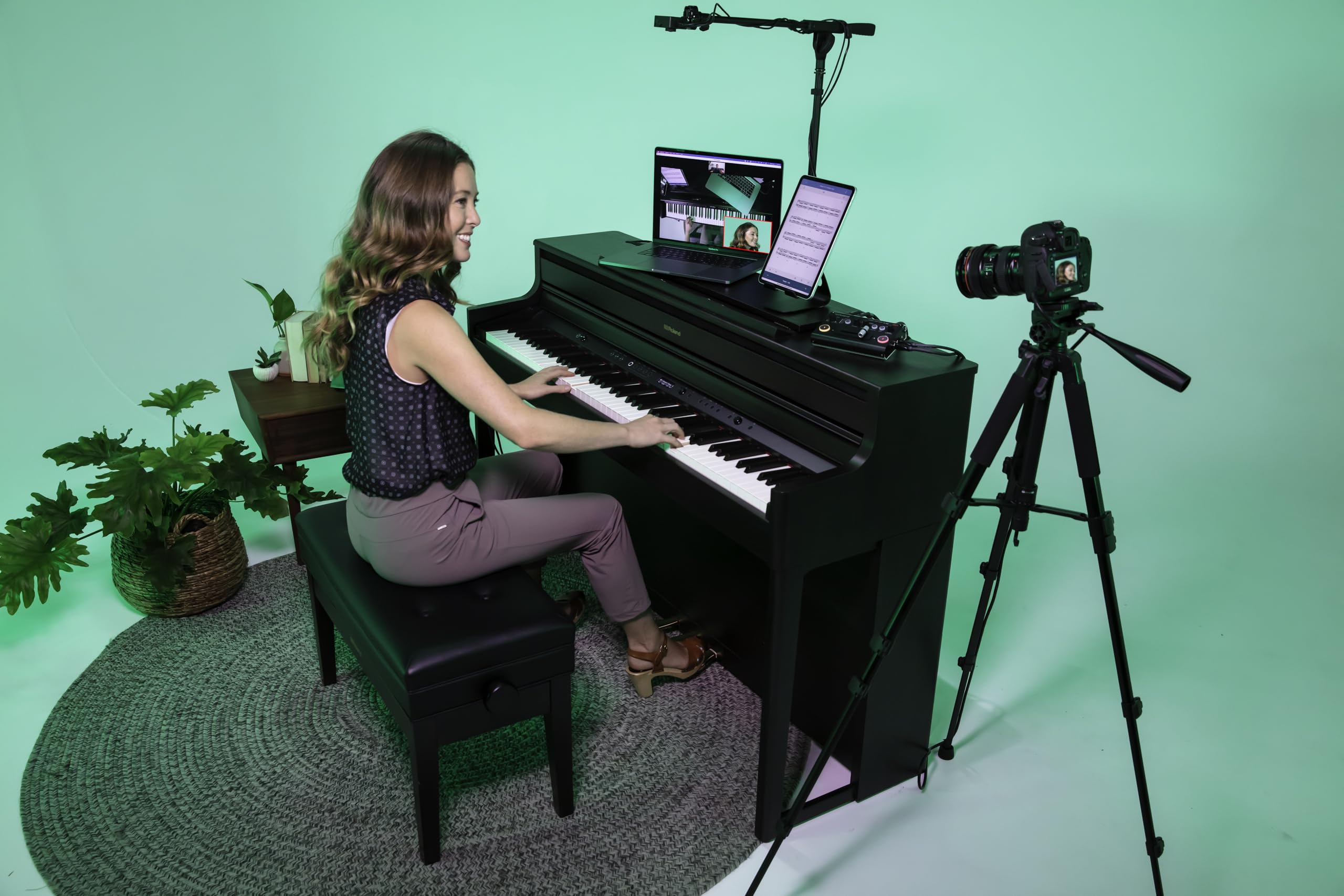 Roland V-02HD MK II – Streaming Video Mixer – La Soluzione Più Semplice al Mondo per il Livestreaming con Due Videocamere. Ideale per Didattica Online, Gamer