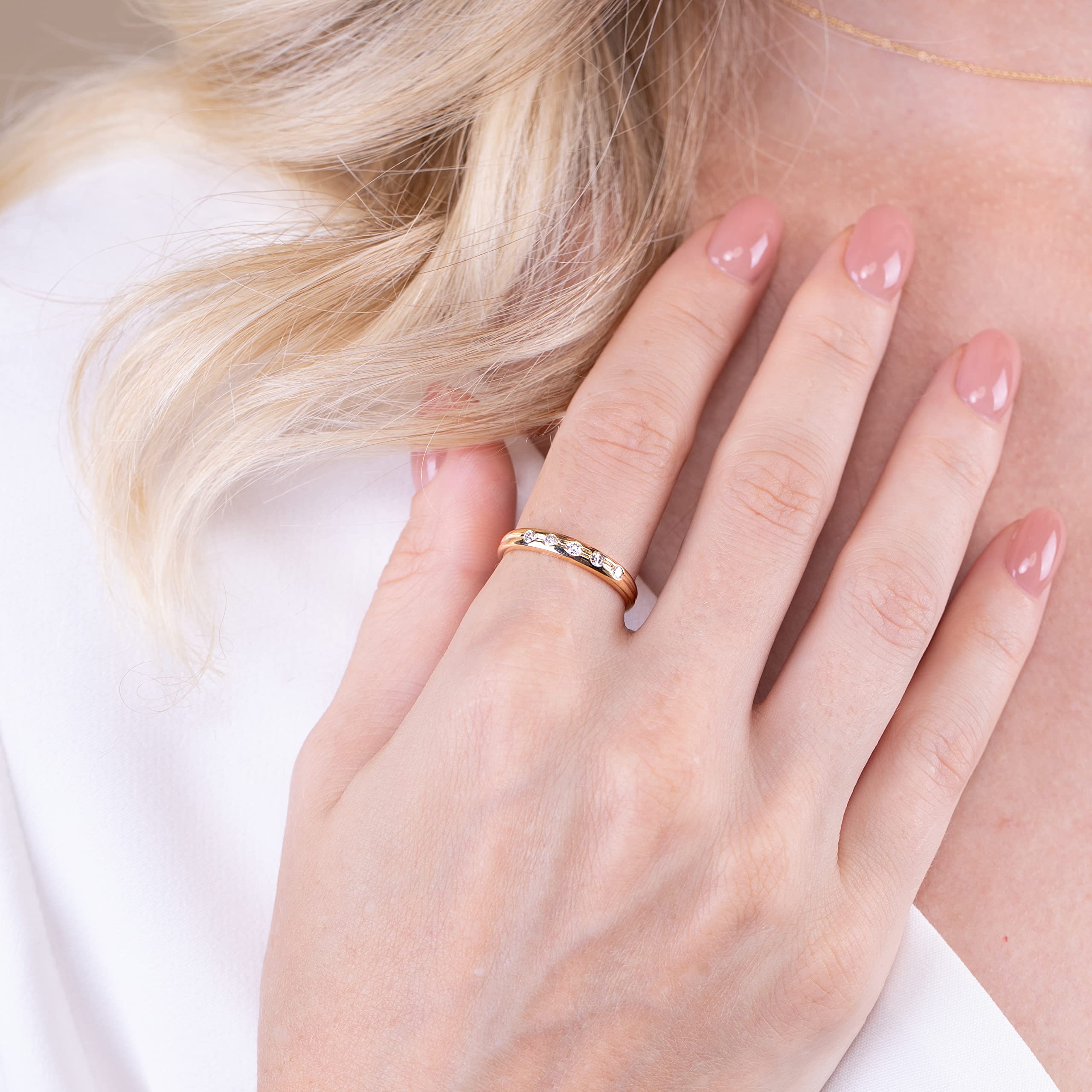 Anillo de oro amarillo de 9 quilates con diamante