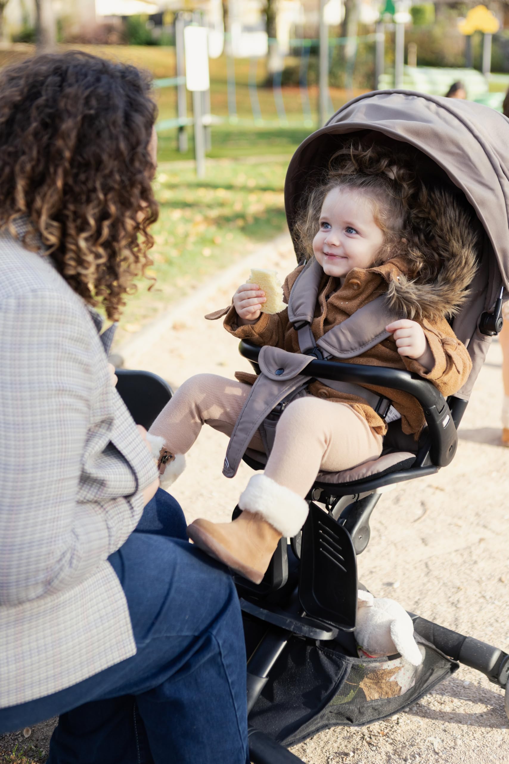 Poussette BÉABA x Micro Mobility Baby Cruiser, Dès la Naissance, Assise Rotative 360°, 7 Positions 3 Inclinaisons Pliage Une Main, Chaise Haute, Roues LED, Harnais 5 Points, Canopy XXL UPF 50+, Pralin