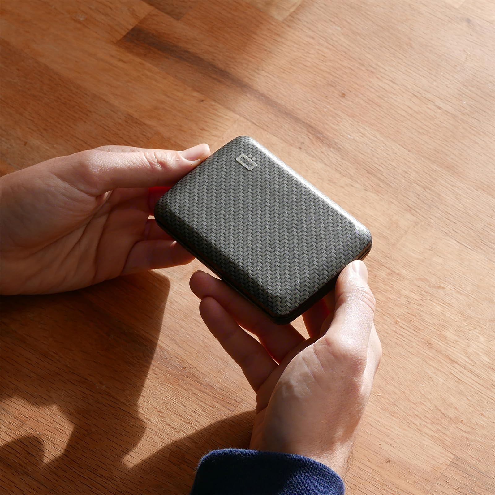 ÖGON -DESIGNS- Porte-Cartes en Aluminium avec Fermoir en métal, Protection RFID Contre la fraude et la démagnétisation, Portefeuille Compact, modèle Smart Case Oslo