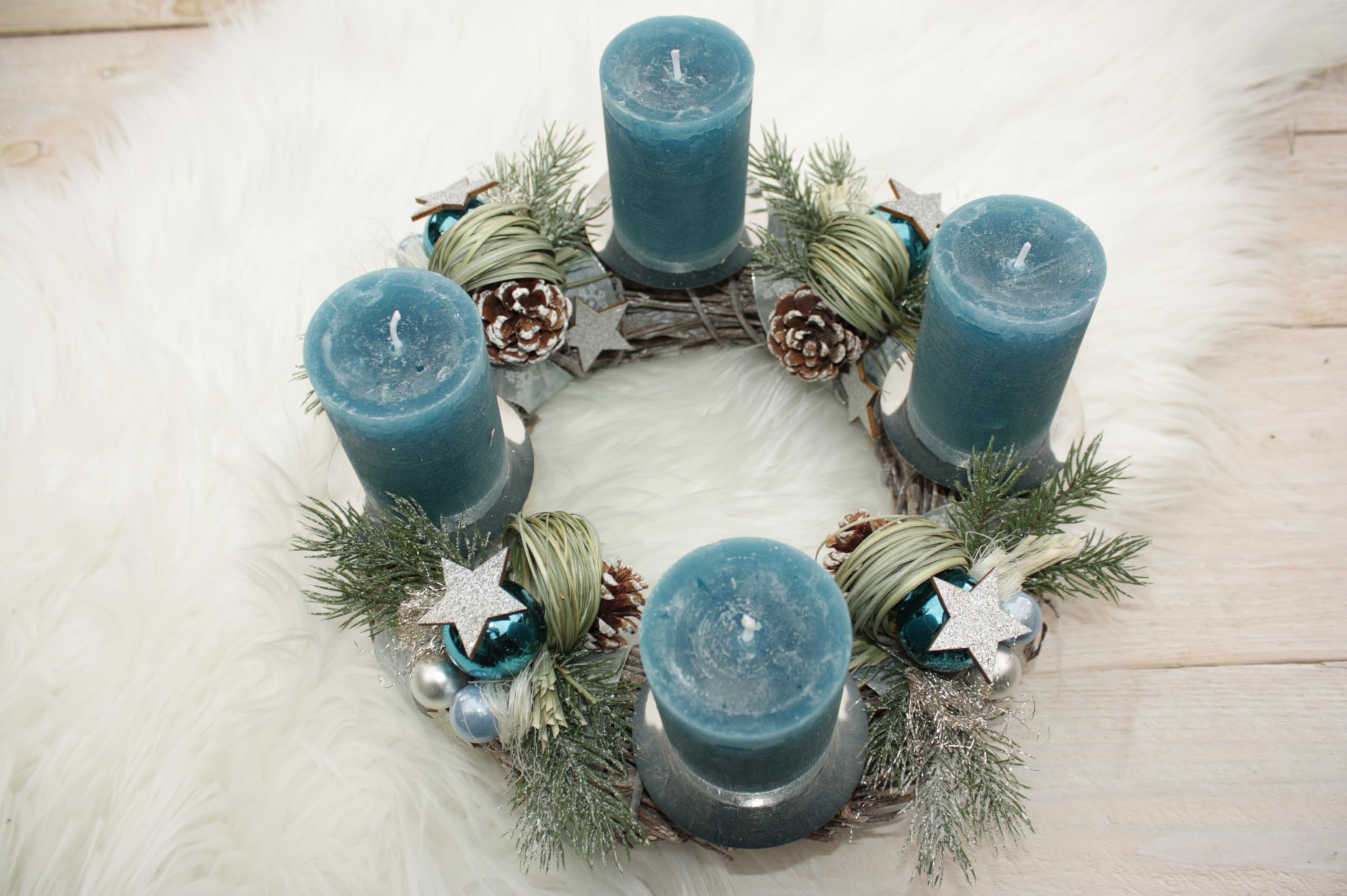 Adventskranz D30cm, Azurblau Silber | Durchgewachst