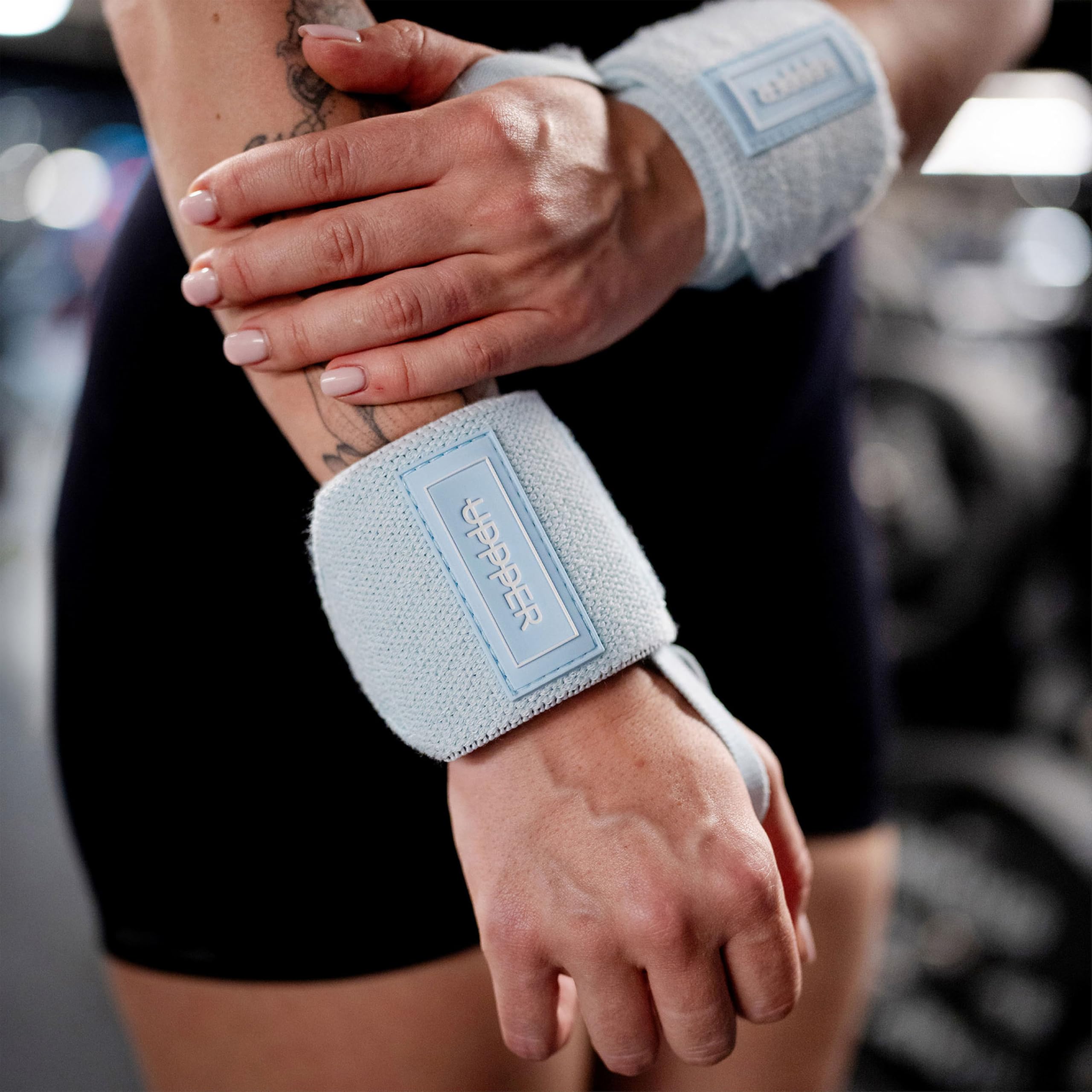 UPPPER Muñequeras para levantamiento de pesas, soporte de muñeca de 19 pulgadas con bucle para pulgar para press de banca, levantamiento de potencia y entrenamientos de gimnasio, hombres y mujeres,