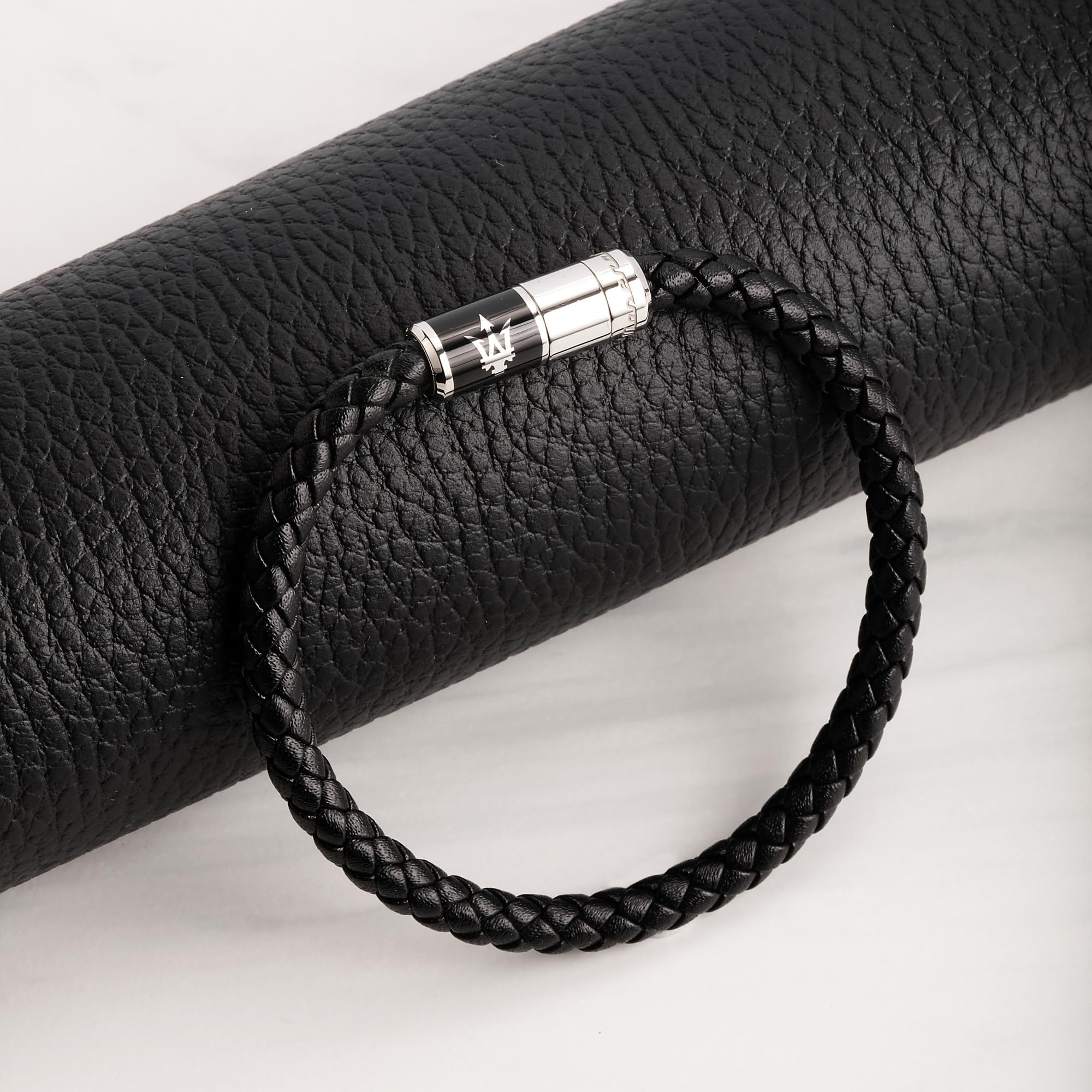 Maserati Jewels Bracciale Uomo in Acciaio, pelle riciclata, smalto - JM222AVE07