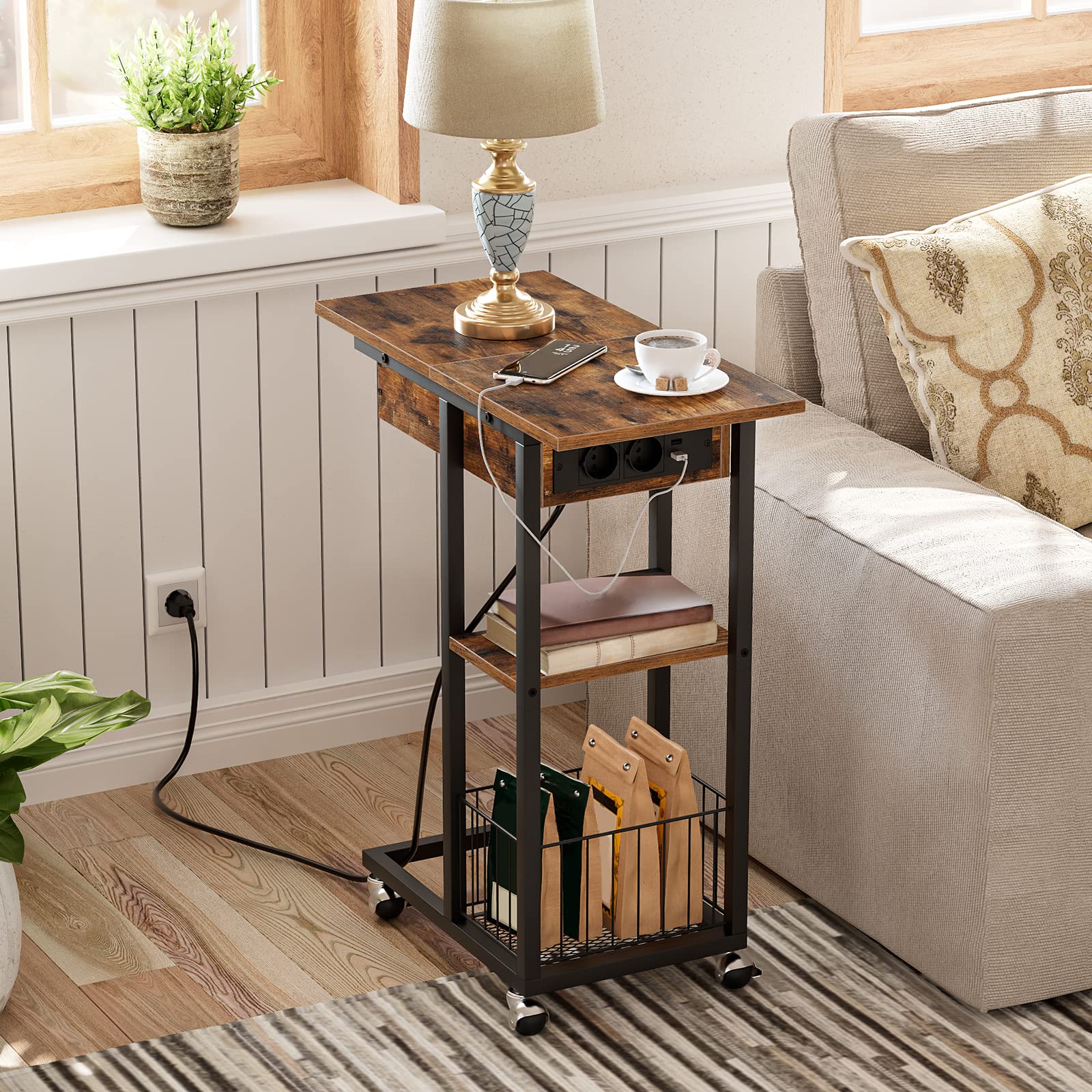 HOOBRO Table d'Appoint avec Station de Charge, Table Basse Pliante en Forme de C avec roulettes et Étagère de Rangement, Ports USB et Prises de Courant, pour Salon, Marron Rustique EBF022SF01G1