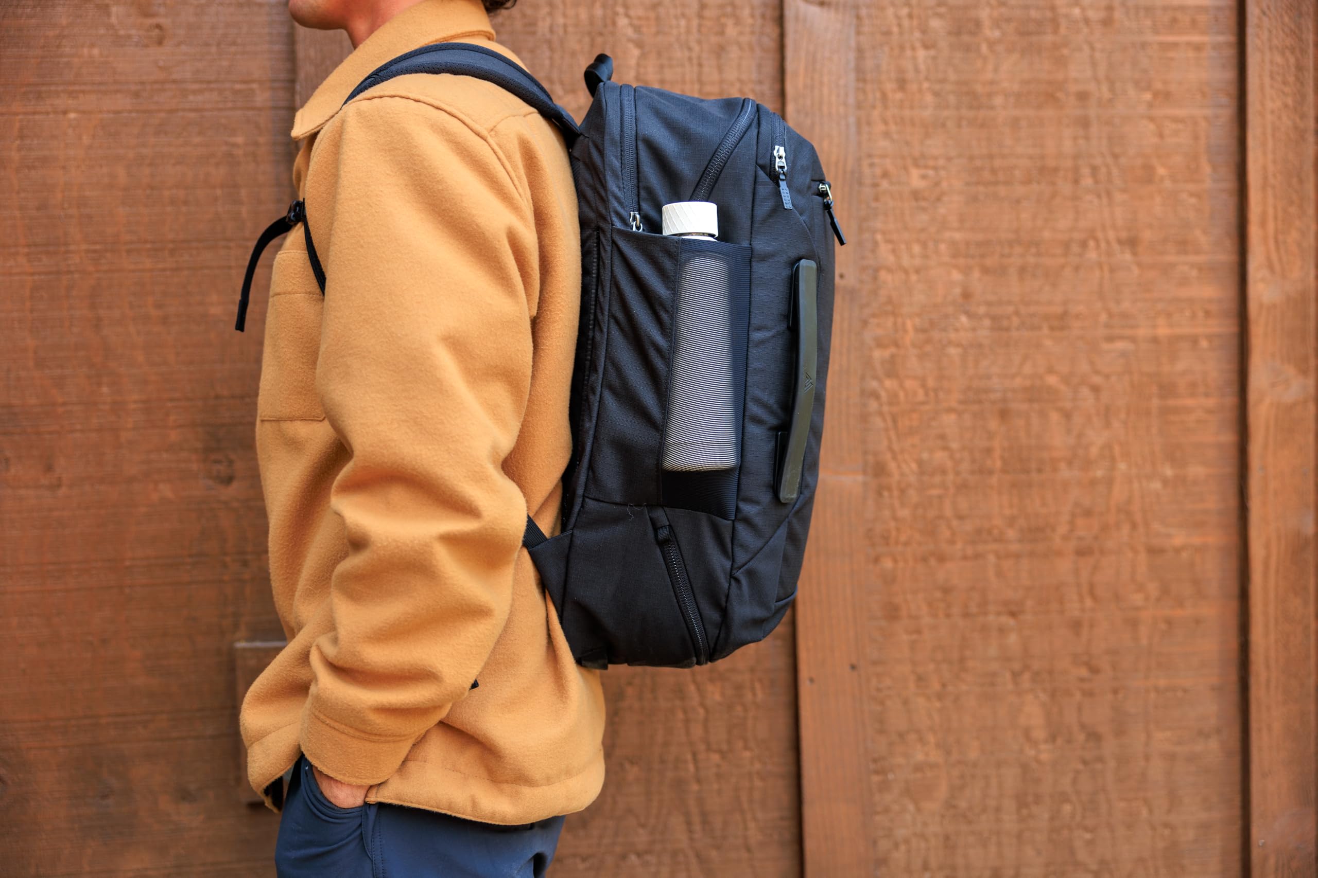 Gregory Active Travel - Border 30, plecak podróżny, 53 cm, 30 l, 1,51 kg, lekka torba podróżna, kieszeń na laptopa 15 cali, czarny (czarny porost)