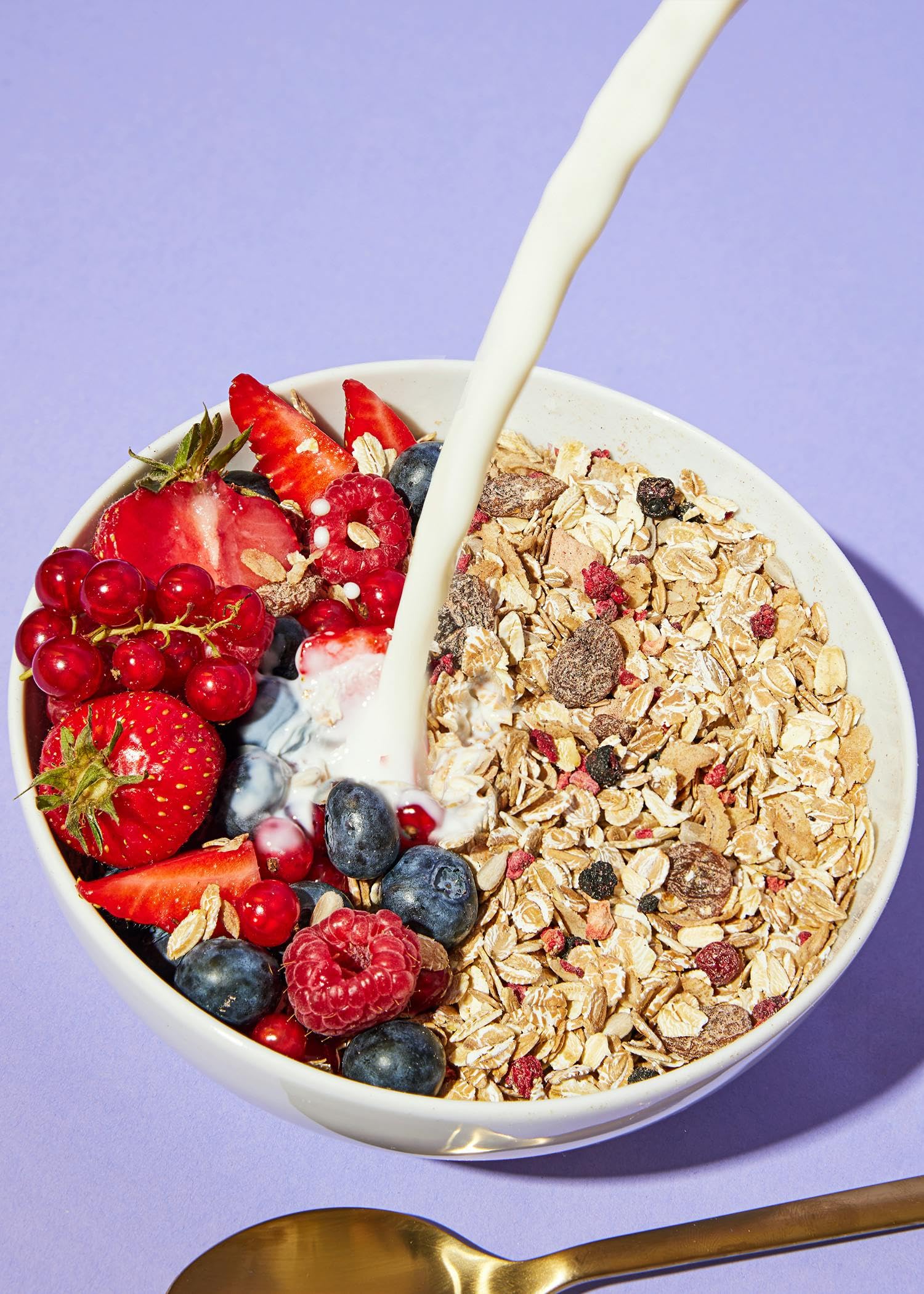 KoRo - Muesli aux fruits rouges avec flocons d'épeautre croustillants 6 x 1 kg - Baies séchées - Divers flocons de grains entiers - Sans sucre ajouté (contient du sucre naturellement présent)