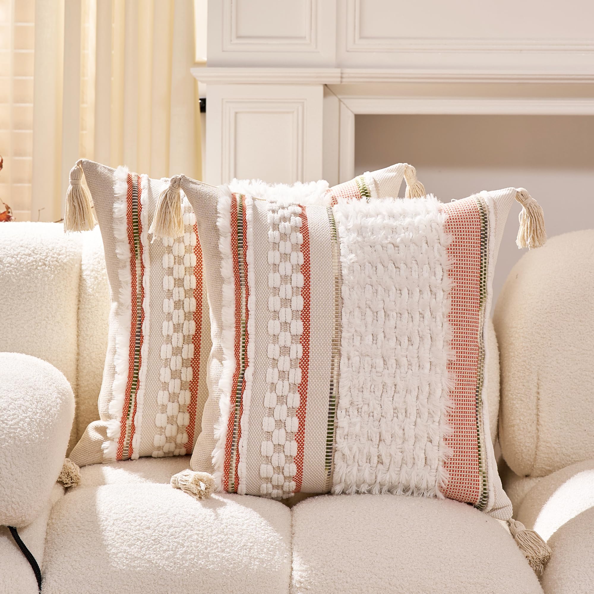 Set di cuscini decorativi in ciniglia con motivo a righe, con nappe, 45,7 x 45,7 cm, federe quadrate neutre a righe, per divano, soggiorno, colore bianco e rosa (confezione da 2)