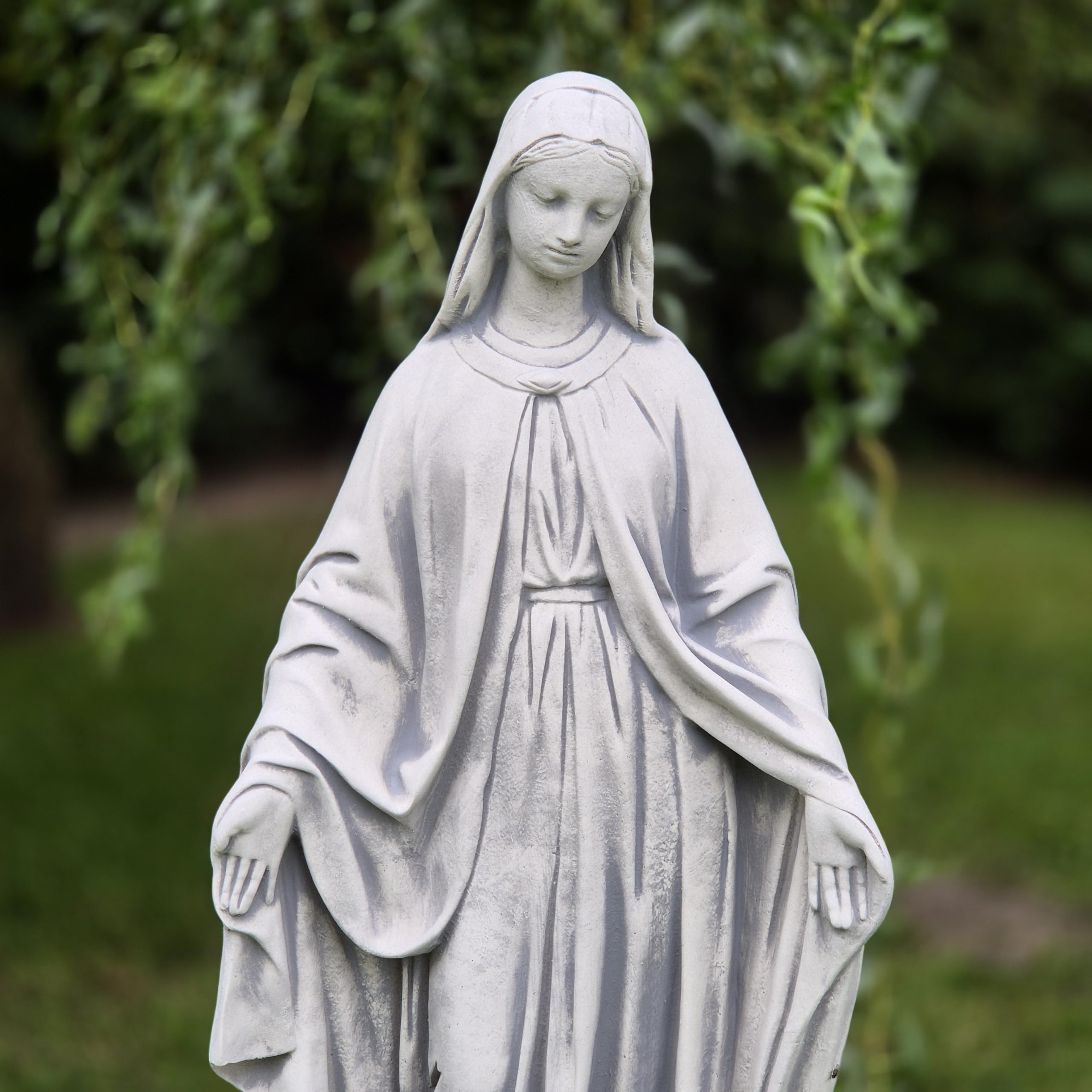 Figure de béton de l'Immaculée Vierge Marie