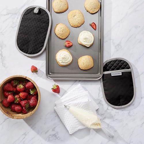 Miniatura 2 de KitchenAid - Manopla de cocina de algodón Asteroid con asidero de silicona, 2 unidades, negra