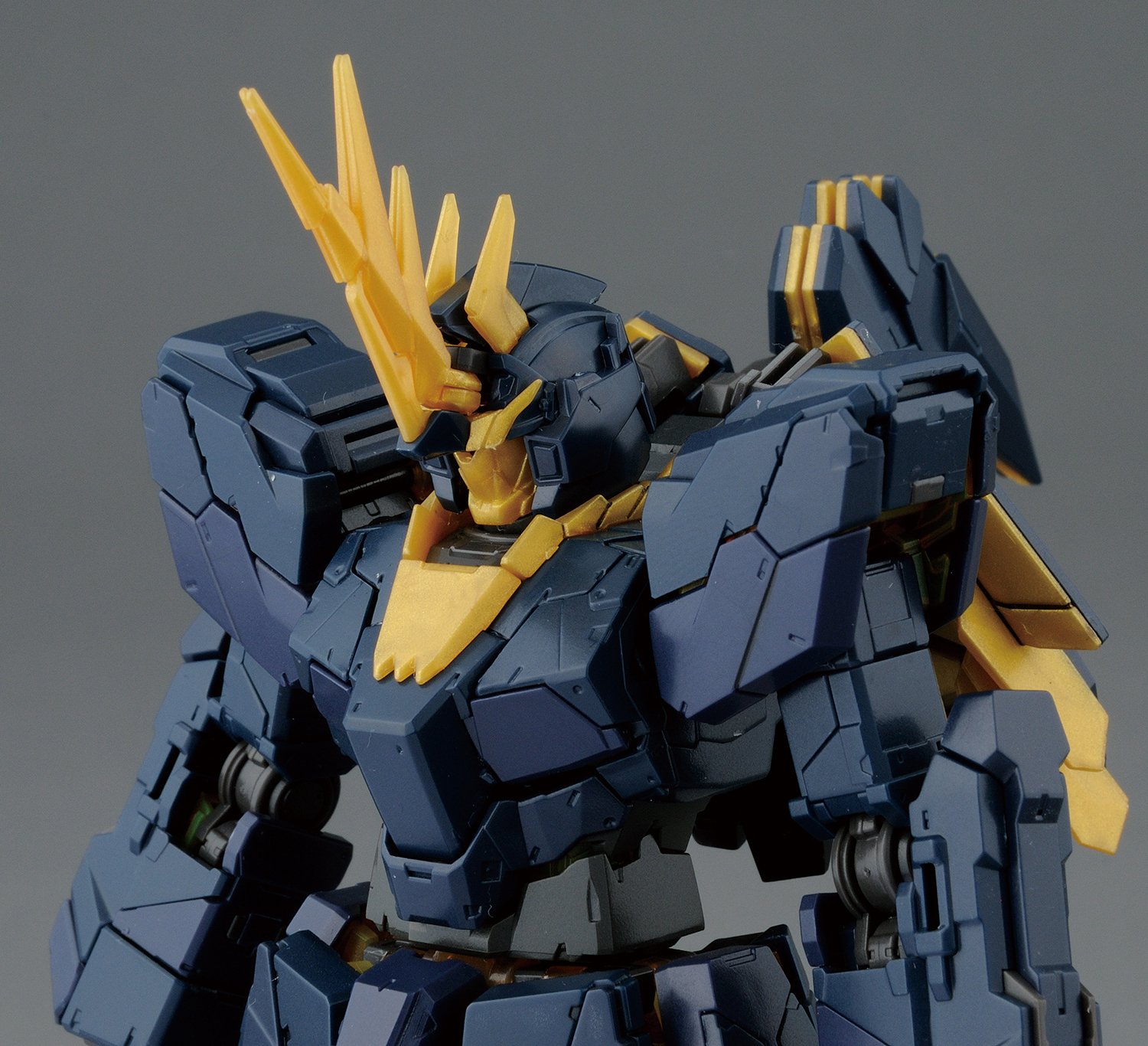 BANDAI Model Kit RG Gundam Unicorn Banshee Norn 1/144, 21060