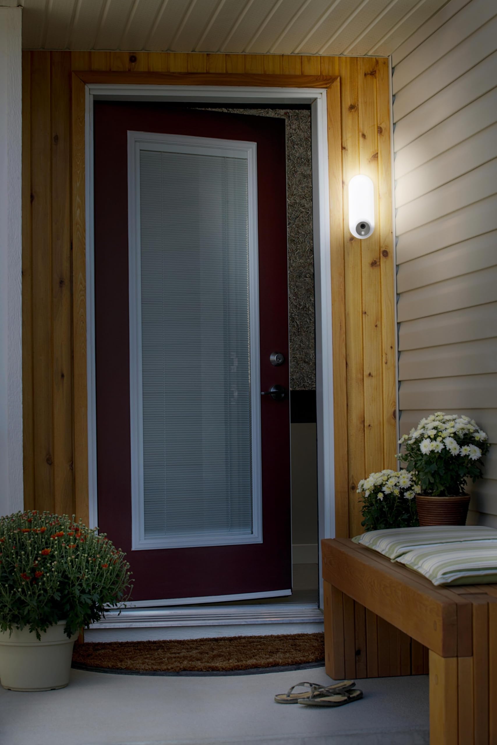 LEDVANCE SMART+ Outdoor-Wandleuchte mit Kamera, warmweißes LED-Licht (3000K), modernes Gehäusedesign in silber, integrierter Lautsprecher, Memory Card, smarte WIFI-Technologie, lange Lebensdauer, IP44