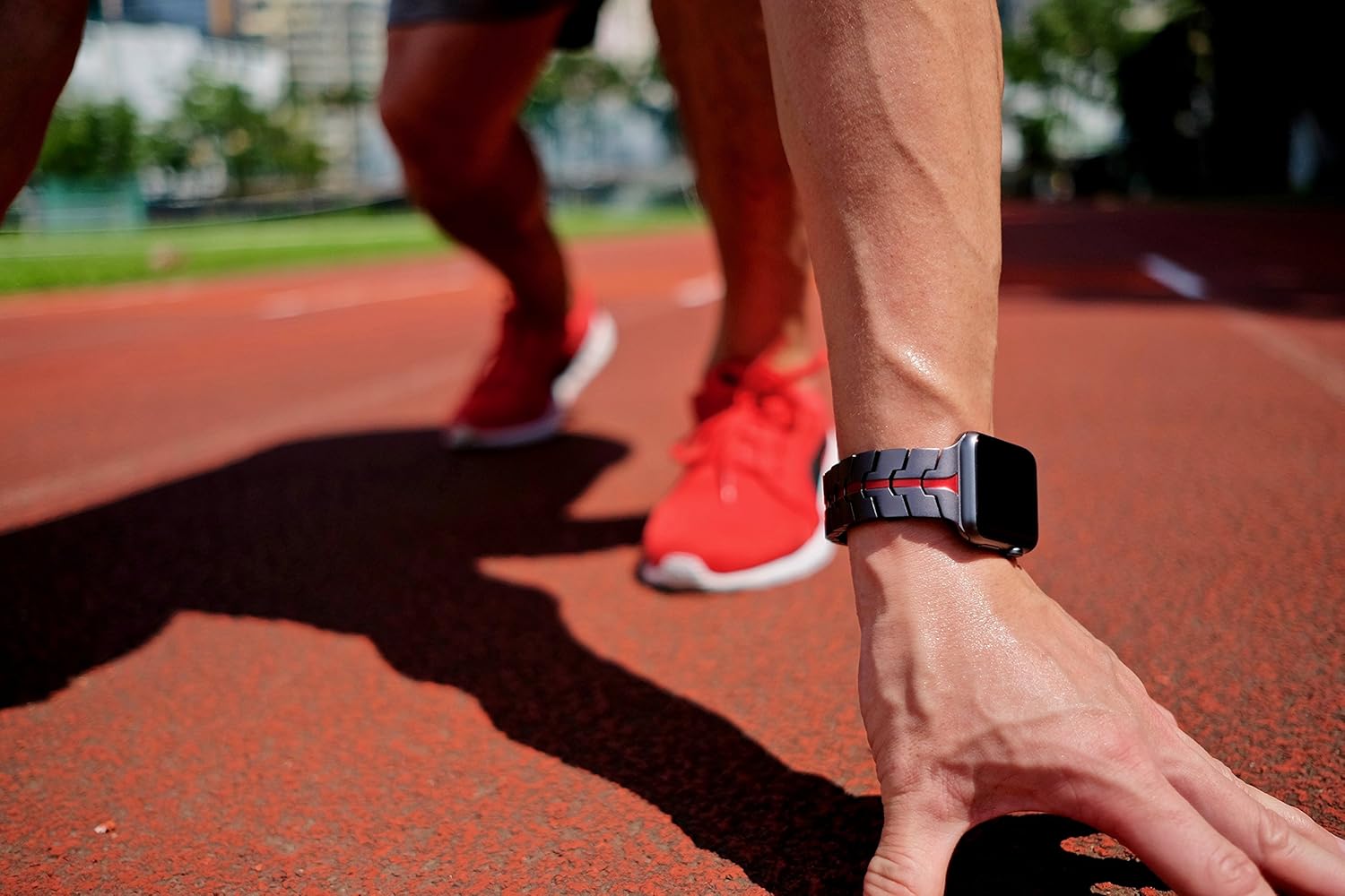 JUUK Vitero アルミニウムアロイブレスレット 44/45/46/49mm Apple Watch用 | マット仕上げ | アルマイト加工 | ダブルプッシュボタンバタフライバックル