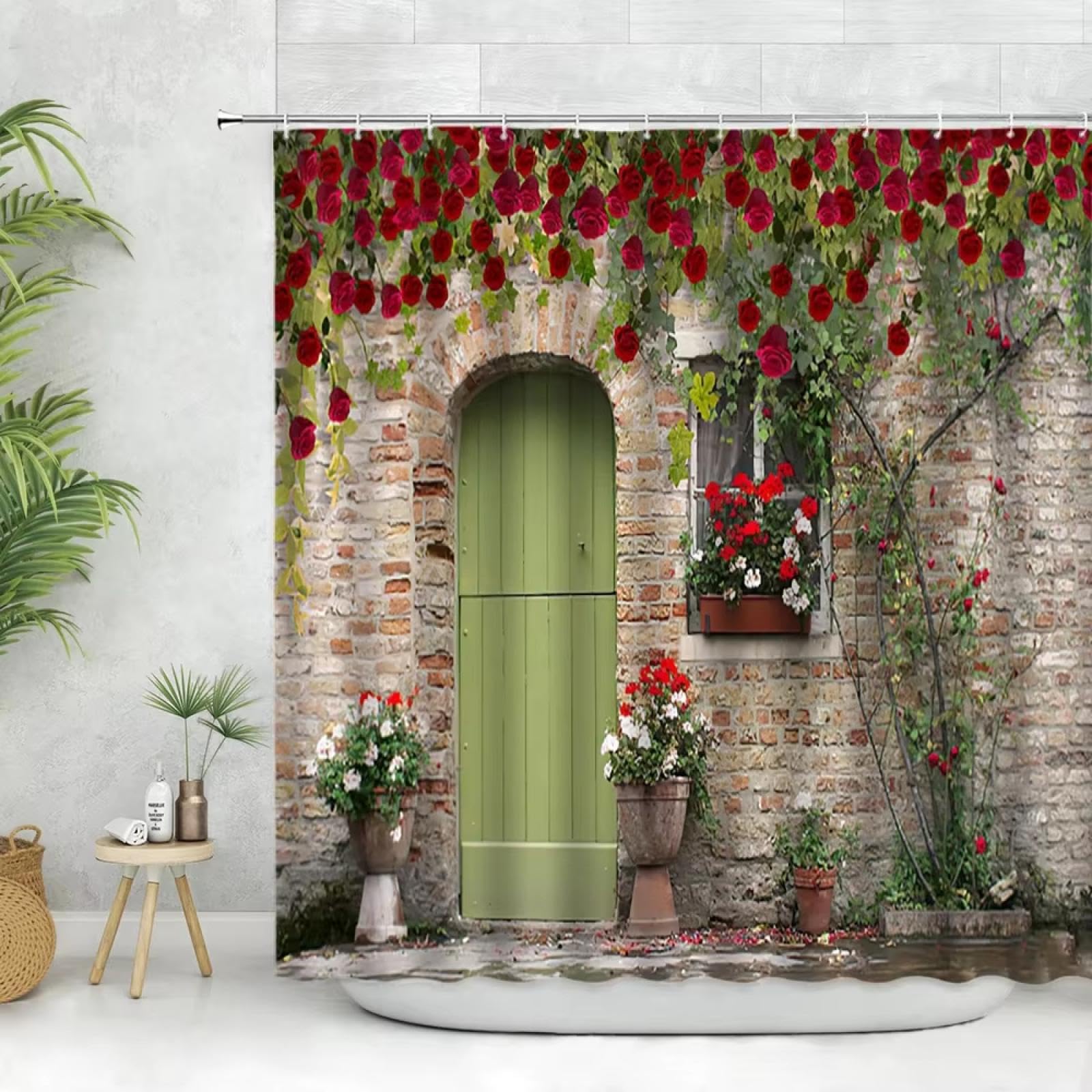 Rideau de douche rétro avec ruelle fleurie pour une salle de bain vintage