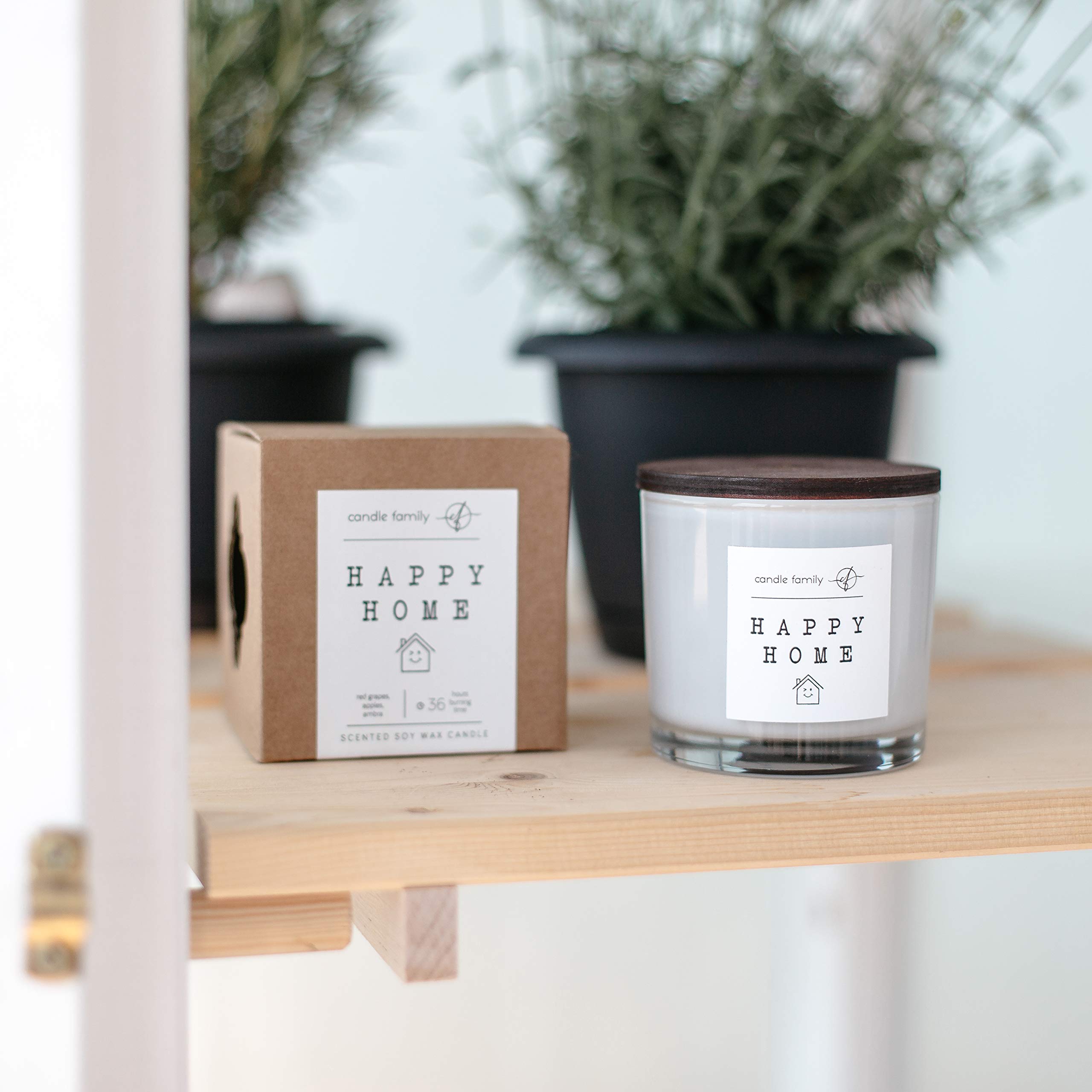 Candle Family Happy Home Bougie en cire de soja avec couvercle en bois élégant et parfum relaxant - Raisin rouge, pomme et ambre - Durée de combustion : 30 heures - 10 x 10 cm