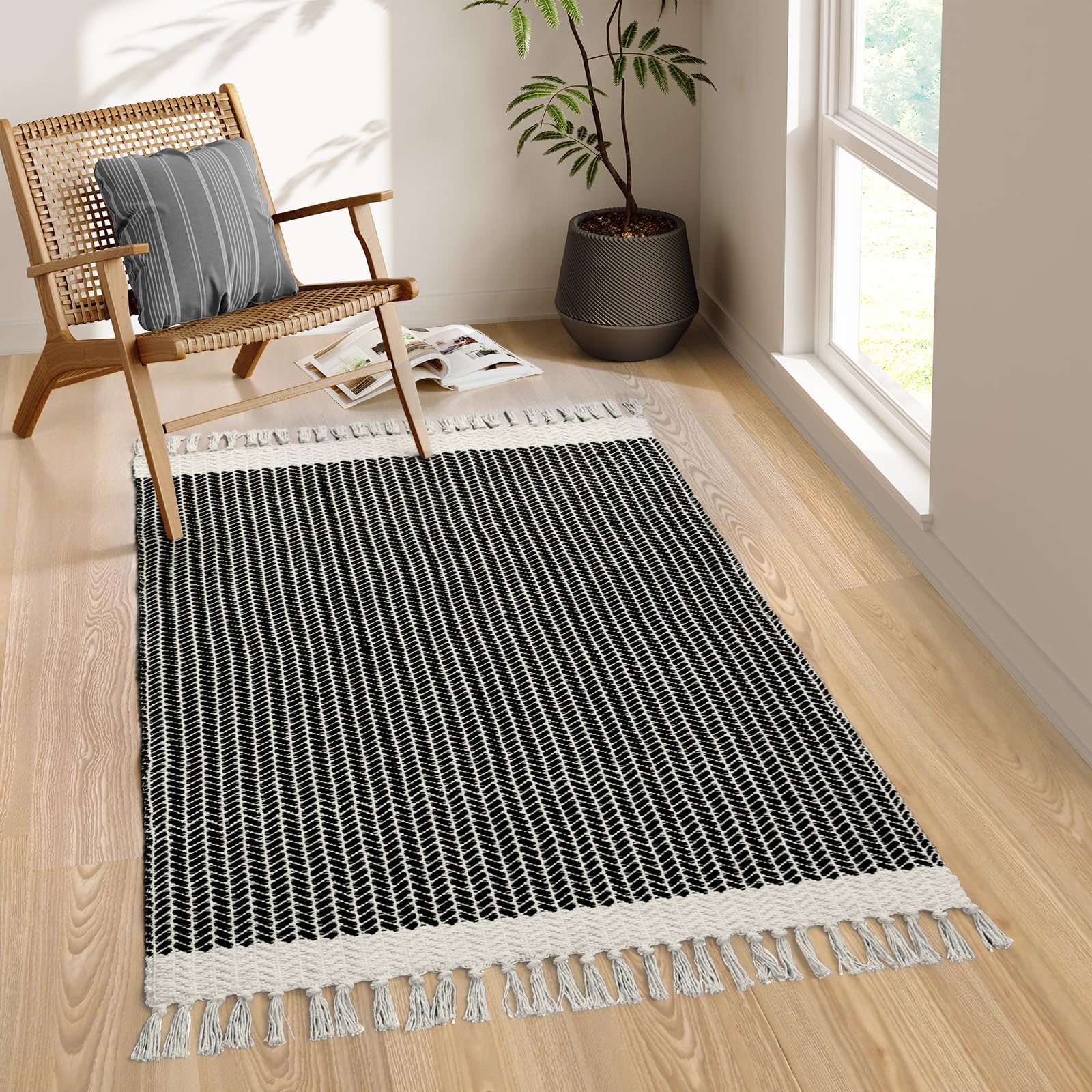 Lahome Boho Entryway Rug, 3x5 Rugs for Bedroom Lightweight Washable Throw Rug Woven Cotton Bathroom Carpet with Tassels, Farmhouse Black and White Rugs for Living Room Kitchen Office Dorm 3'