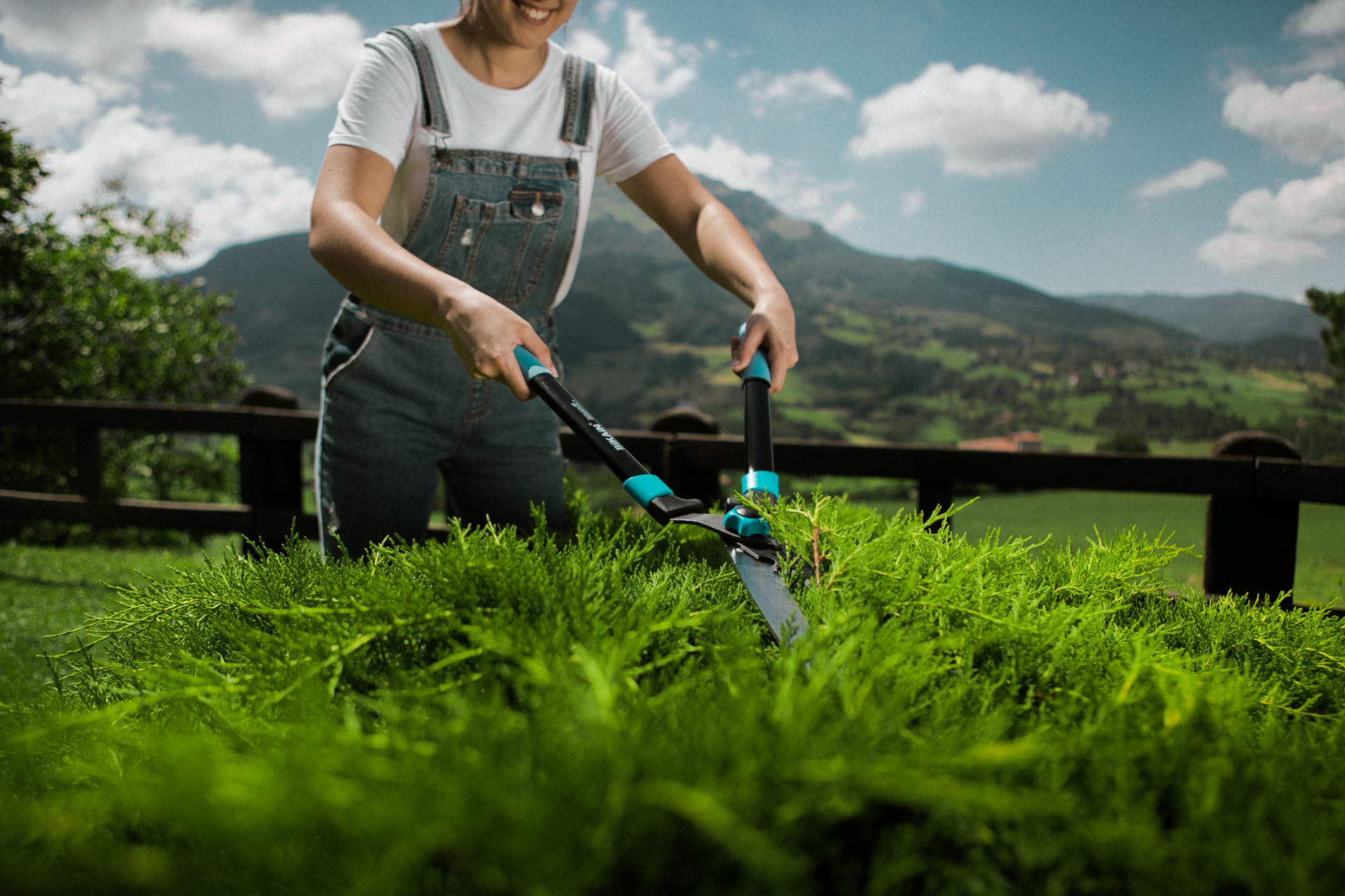 Tijera Cortasetos 51R - Cuchilla Recta - Para Cortar Arbustos y Setos - Resistente y Muy Ligera - Mangos de Acero con Empuñadura Anti Slip - Indicada para Uso Profesional - Altuna
