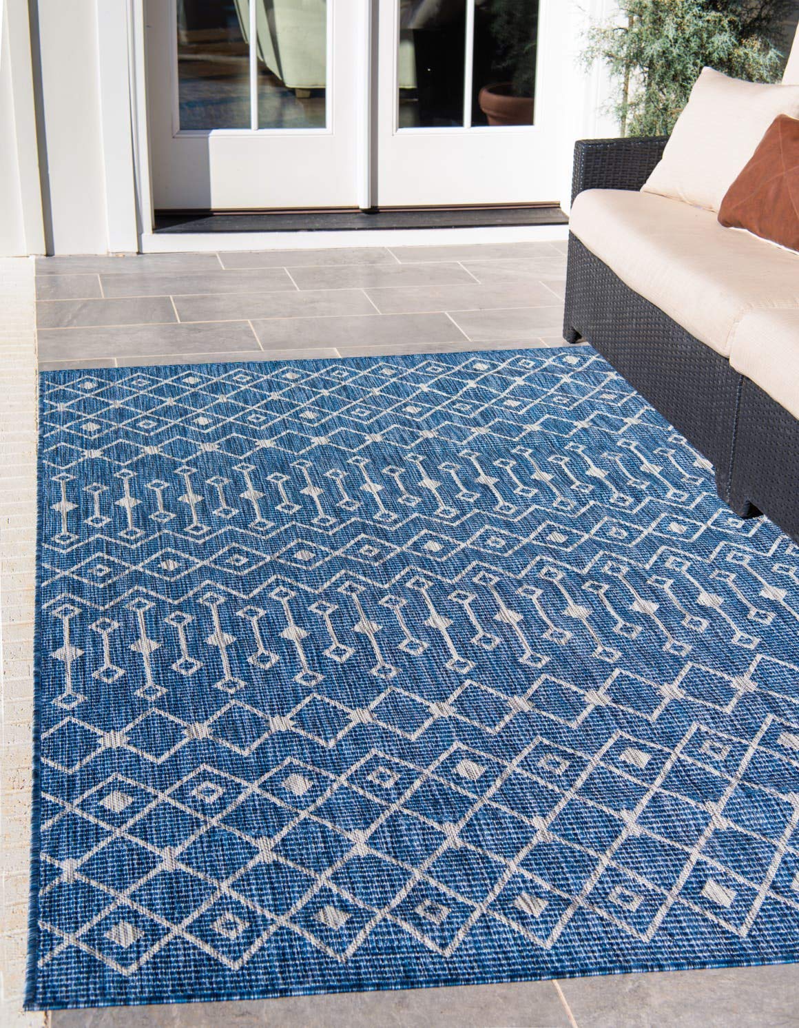 Unique Loom Outdoor Trellis Collection Area Rug - Tribal Trellis (8' x 11' 4" Rectangle, Blue/ Ivory)