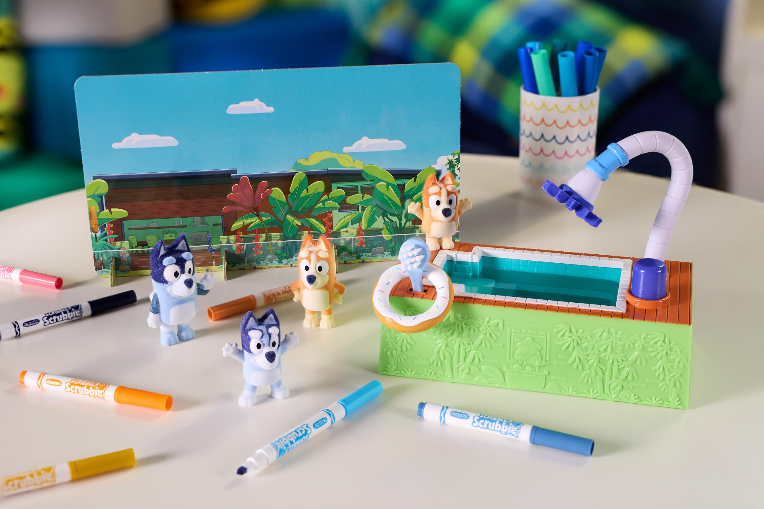 Crayola - Washimals Bluey, zestaw kreatywny zawierający basen i 5 szczeniąt, 8 flamastrów zmywalnych, działający basen, koło ratunkowe, szczoteczkę, zabawa i prezent dla dzieci, od lat 3, 74-0257