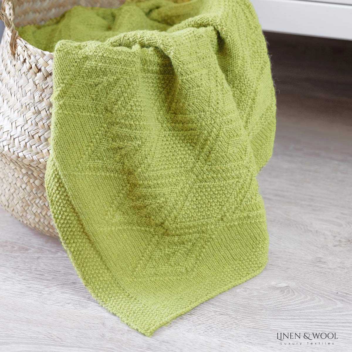 Linen & Cotton Couverture Maille Bébé/Couverture Emmaillotage Lilou pour Garçon, Fille, Naissance Été l'hiver - 100% Pure Laine de Nouvelle-Zélande, Vert (85 x 65cm) Plaid Tricoté pour Lit/Poussette
