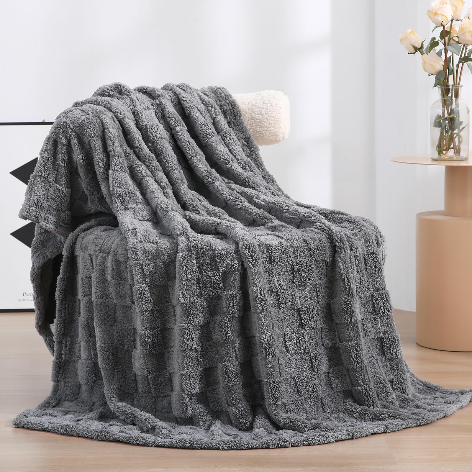 Linecooo Grey Fleece Throw Blanket 50”×60” for Couch Sofa Bed,Super Soft Cozy Plush Microfiber Flannel Blanket with 3D Checkered Design Lightweight