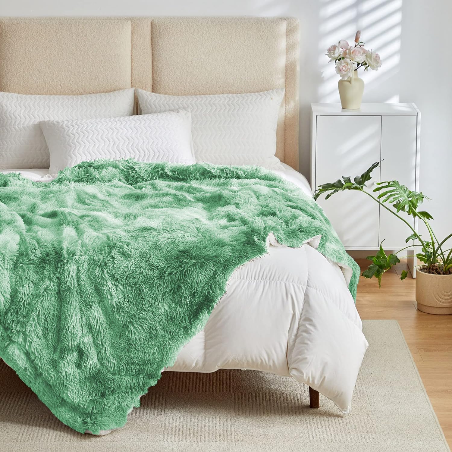 Wajade Fluffy Fuzzy Throw Blanket Super Soft Warm Large Blanket for Bed Couch Car Sherpa Faux Fur Blanket,Green White 160x200CM - Image 3