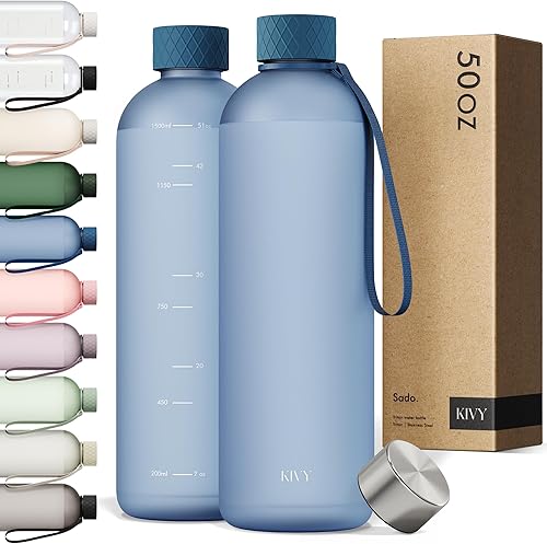 Miniatura 31 de KIVY Botella de agua grande de 50 onzas [ligera e inastillable] Se adapta a mochila y portavasos para viajes, deportes, escuela, botella de agua