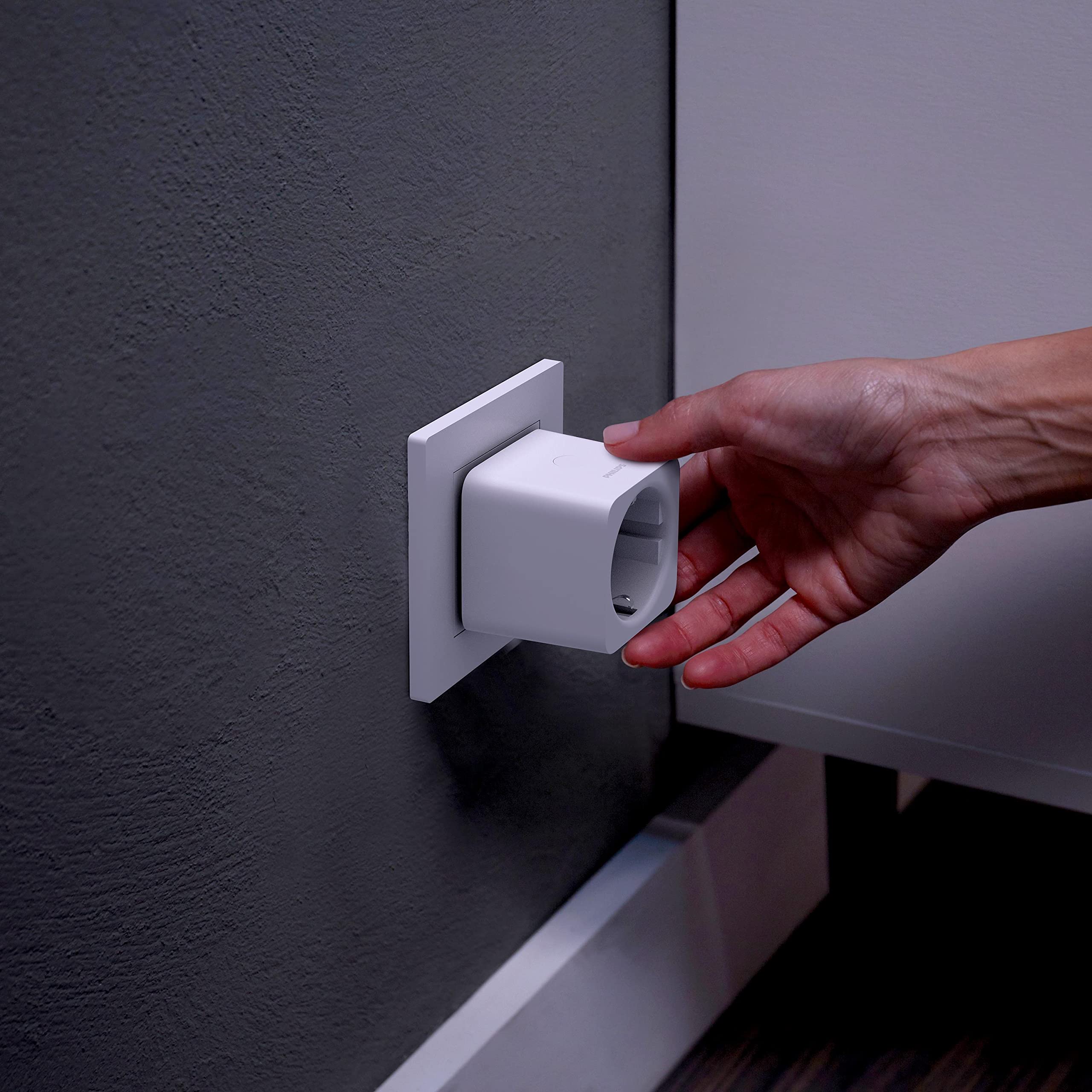 Philips Hue Combipack - Hue Smart Plug Pays-Bas, variateur d'intensité et capteur de mouvement pour l'intérieur - Prise intelligente
