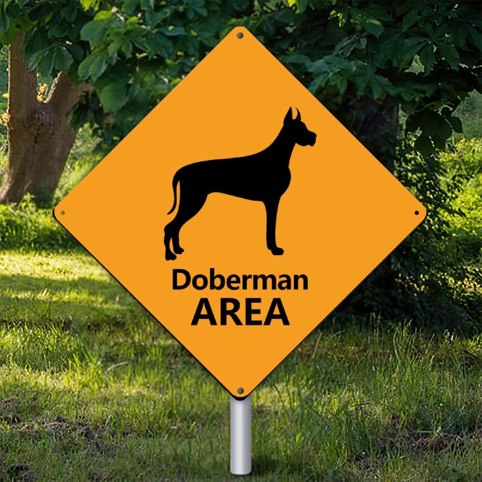 Panneau Doberman jaune en forme de diamant pour sécuriser l'accès au porche