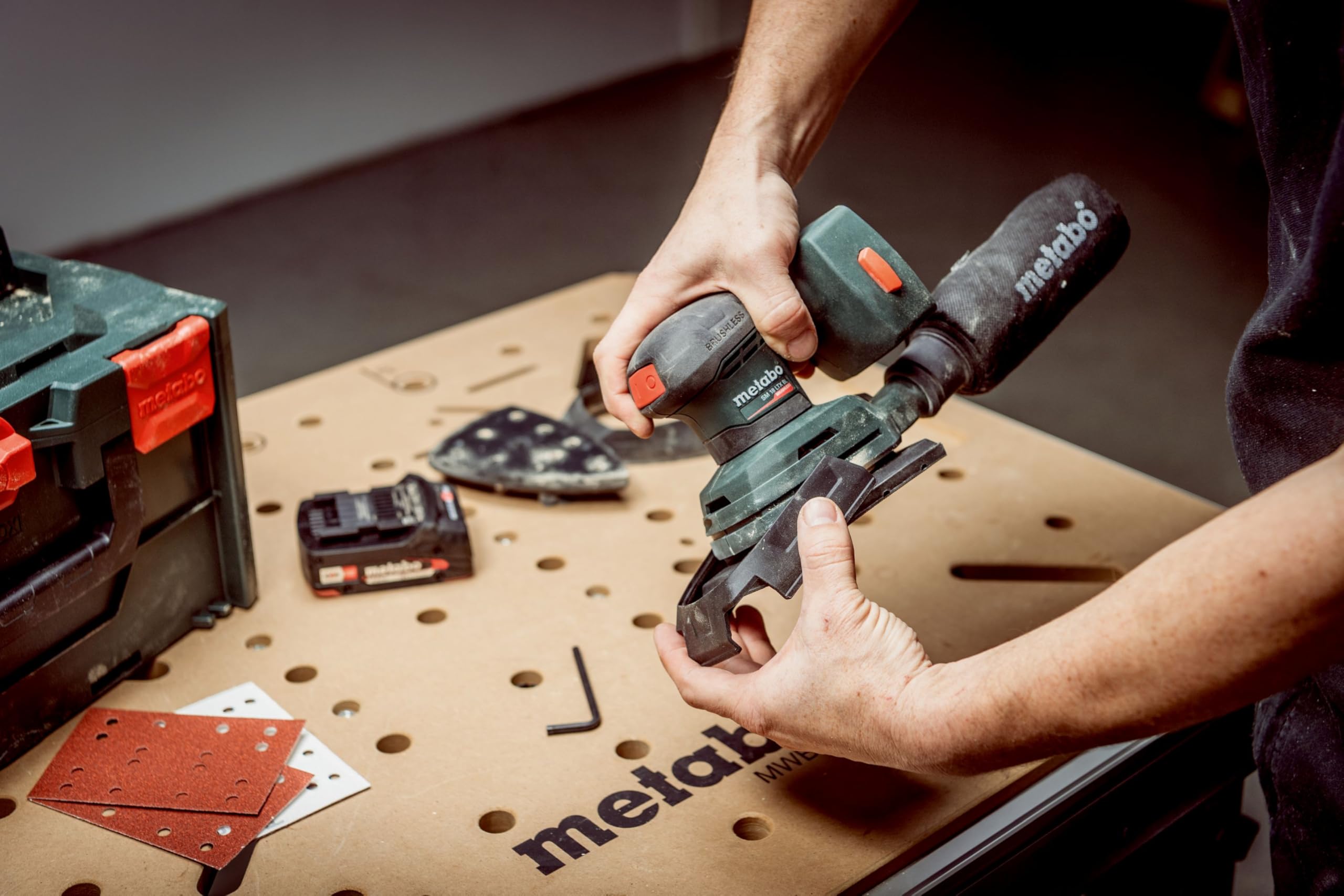 metabo Szlifierka akumulatorowa SM 18 LTX BL – 18 V, prędkość oscylacji 20 000 obr./min – silnik bezszczotkowy, trójkątna/prostokątna płyta szlifierska, worek na kurz, miękki uchwyt, niski poziom