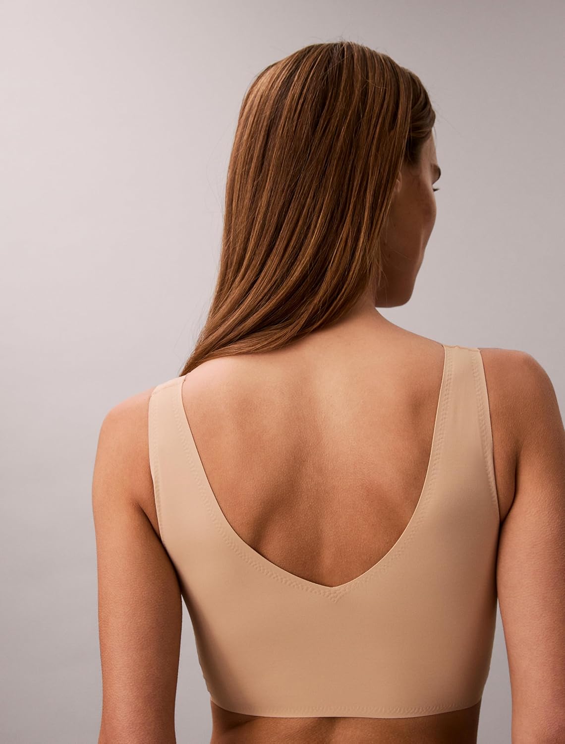 Calvin Klein Womens Invisibles Comfort Seamless Lightly Lined V Neck Bralette Bra - Image 5