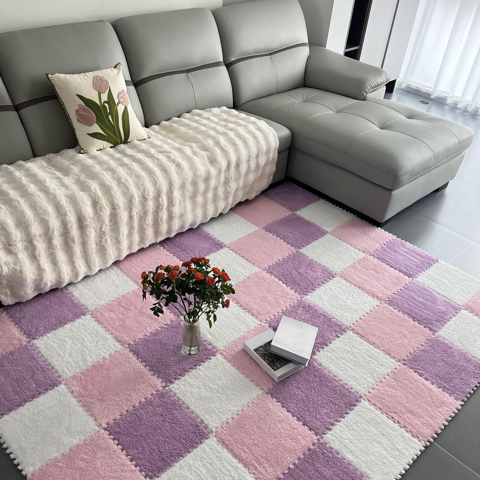 Flauschiger, weicher Plüsch-Teppich – 2,1 x 2,4 m große, ineinandergreifende Schaumstoff-Teppichfliesen, Puzzlematten für Schlafzimmer und Spielzimmer, 56 graue und blaue Bodenmatten, rutsch