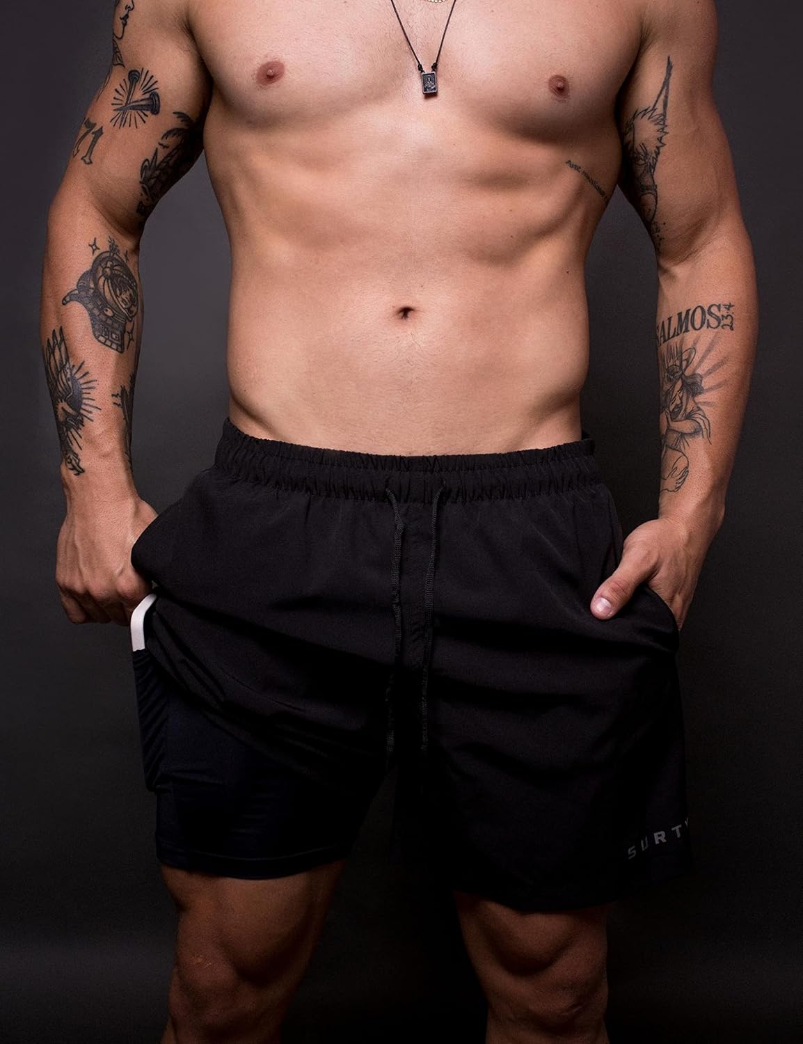 Bermuda Masculina Corrida Treino Academia Musculação 2 em 1 Surty Athletic Code em promoção! Veja a oferta e mais achadinhos de Shorts & Bermudas 9 Hoje é o melhor dia para comprar Bermuda Masculina Corrida Treino Academia Musculação 2 em 1 Surty Athletic Code com aquele preço maroto! Promoção! Aproveite a oferta! 9