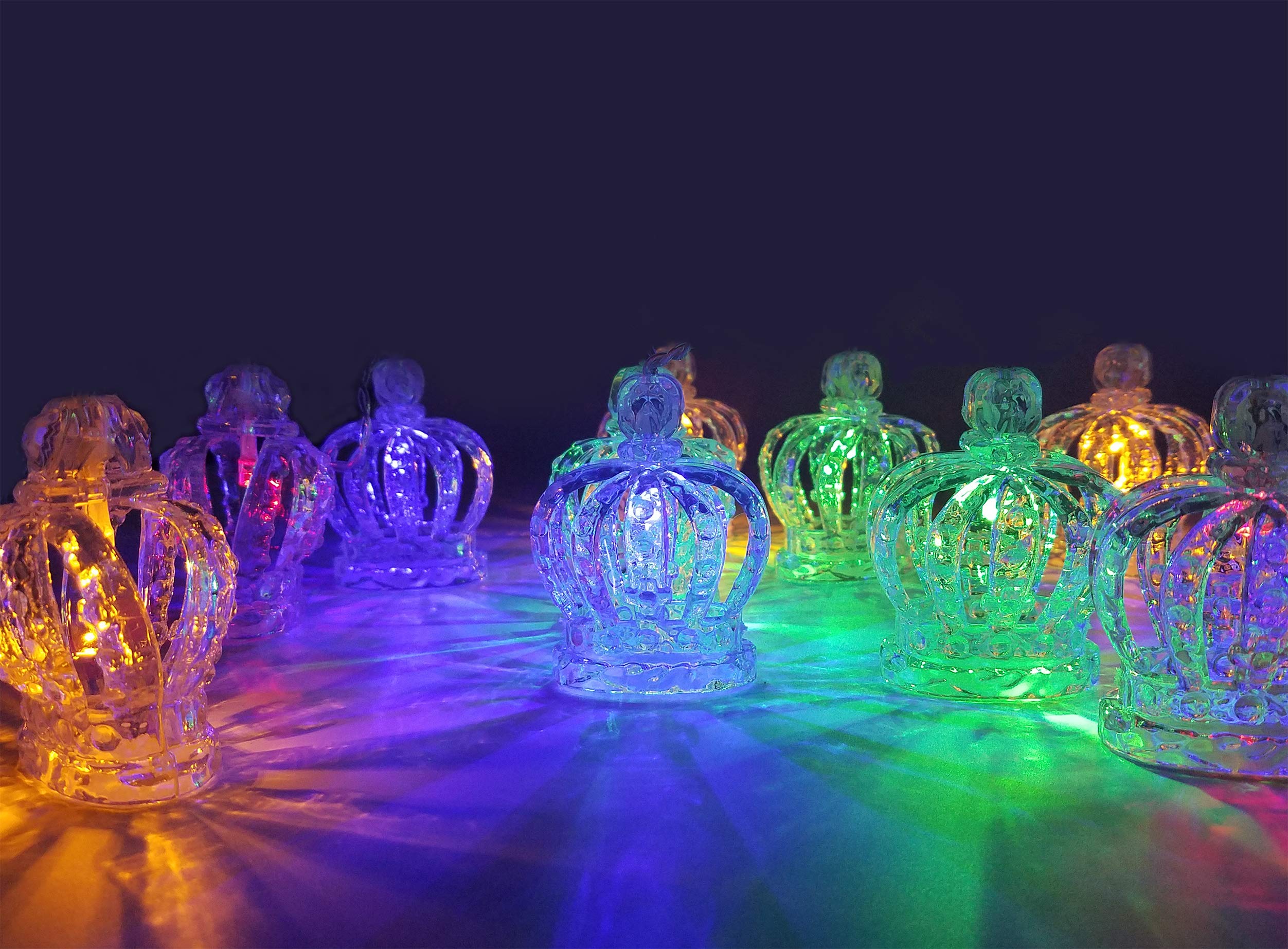 FluxTech3D Royal Crown 12 x Dual Colour LED String Lights by Santa’s Factory – Multi-Function Effect – Timer Function - Battery Operated