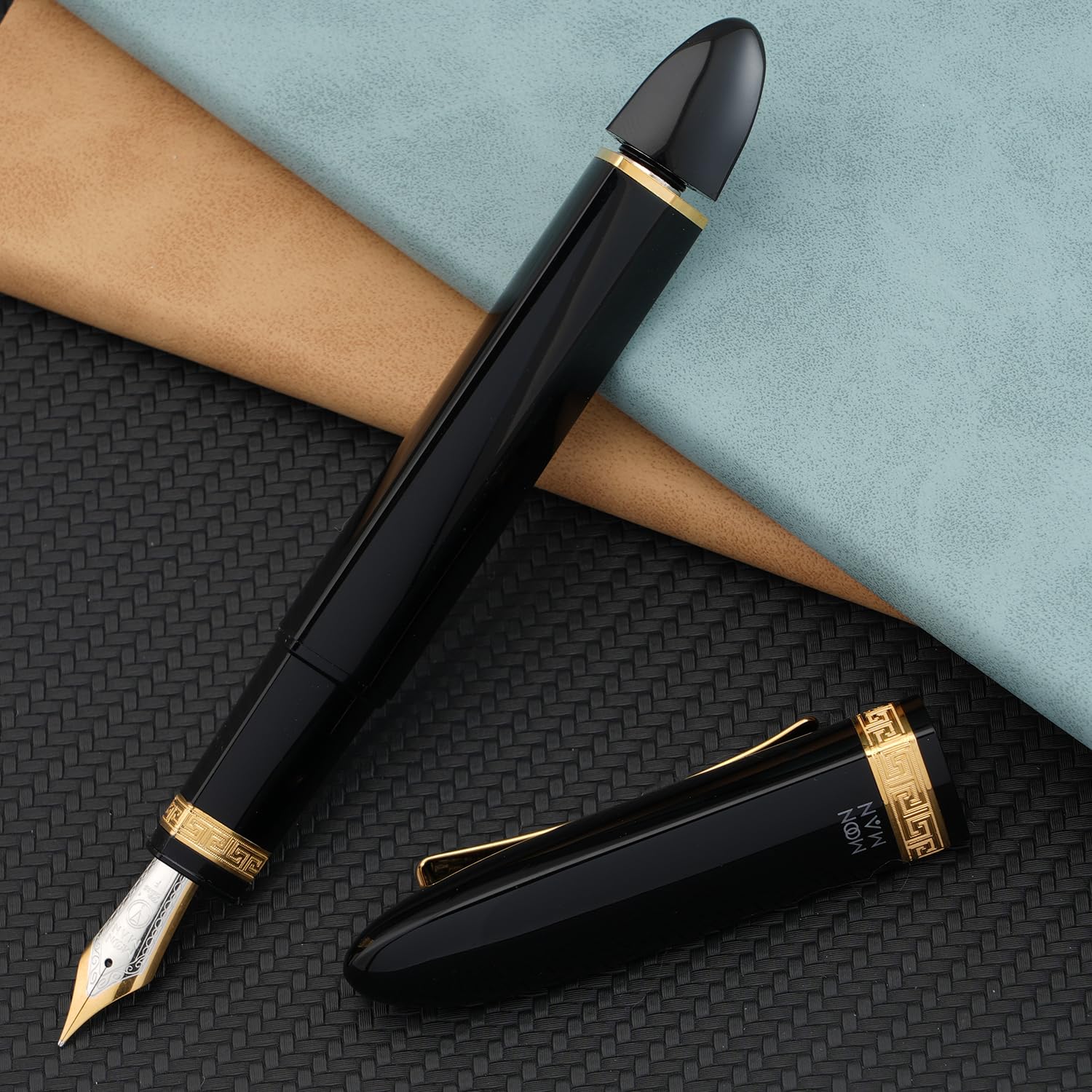 erofa Majohn V60 Pluma estilográfica de émbolo triangular, plumín fino, resina negra dorada, pluma de oficina de escritura con caja de regalo