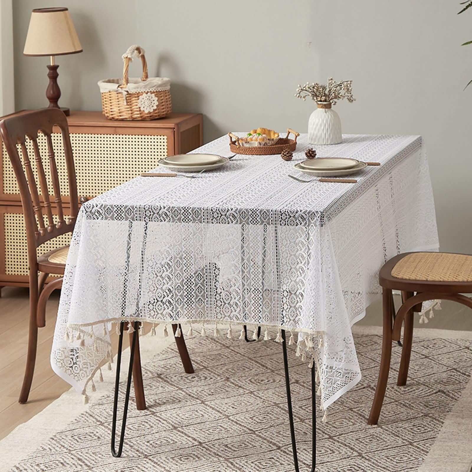 Nappe en dentelle blanche creuse haut de gamme 140x300 avec pompons Beydodo