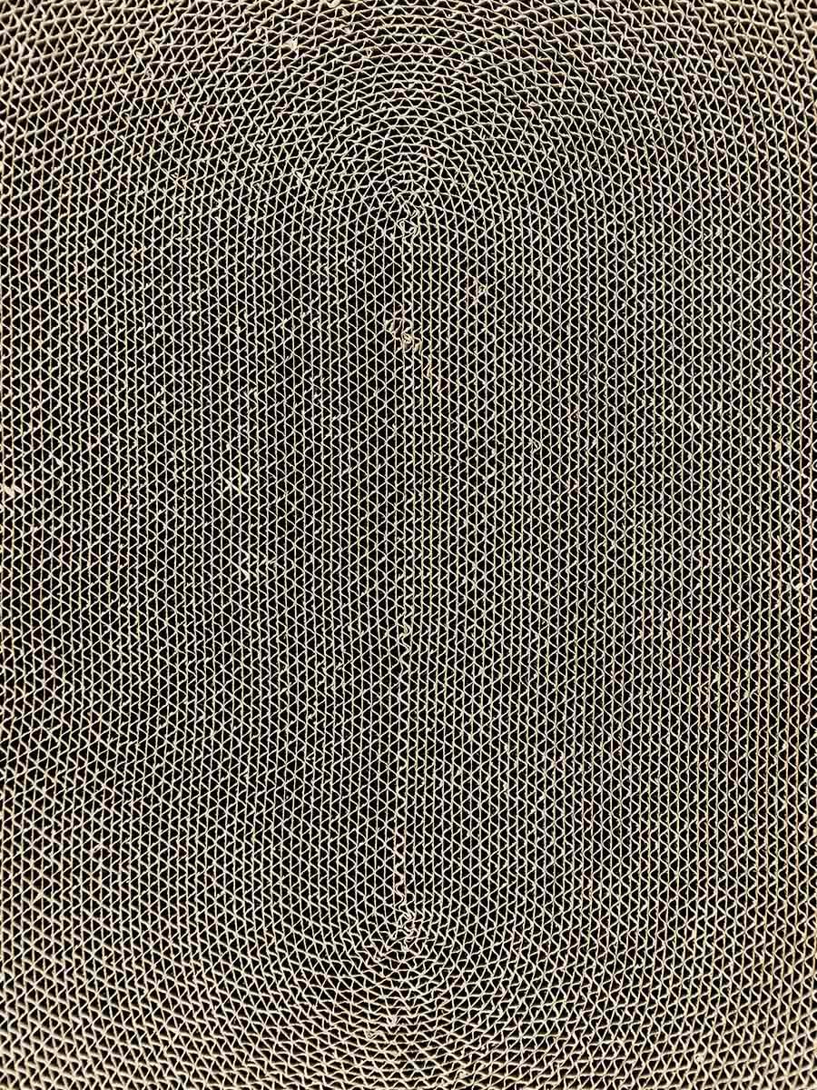 Petrebels Kratzpappe Ruby 60, Katzen Kratzbrett aus sehr stabilem Karton, Kratzkarton 60 x 32 x 34 cm, Farbe Weiß