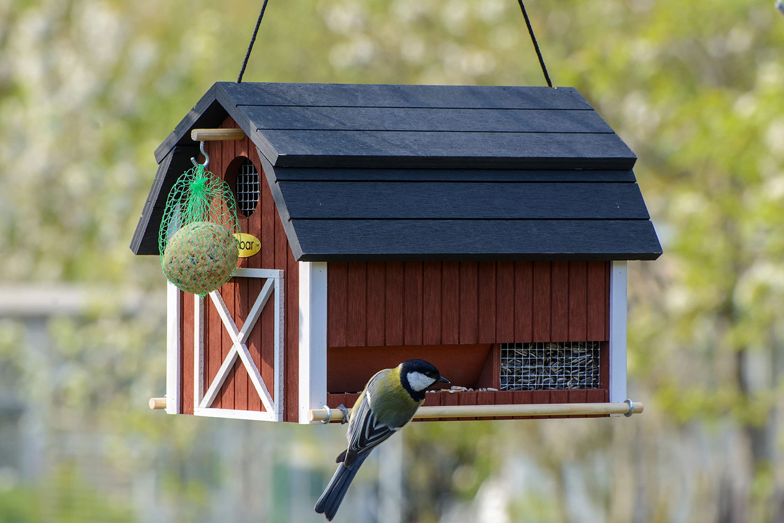 dobar® Green Label 98760FSCe Vogelfutterhaus Katthult hängend - Vogelhaus Massivholz - Futterstation Wildvögel - Vogelvilla zum Aufhängen - Futterspender Scheunen-Design - 31,5 x 22 x 24 cm - Rot
