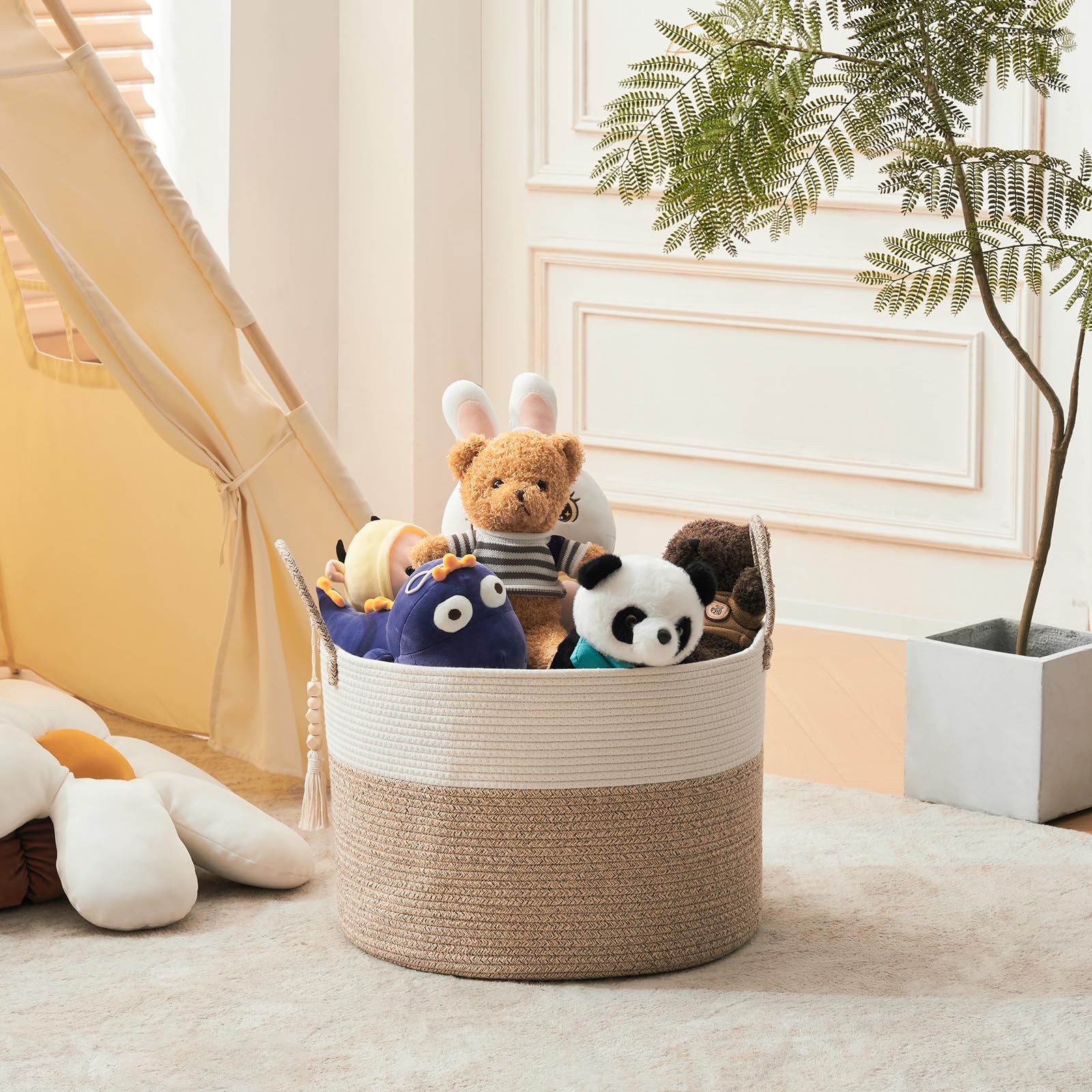 YOUDENOVA Cesta de lavandería con cuentas colgantes de madera, cesta de almacenamiento de juguetes para niños, cesta de manta de cuerda de algodón grande, cesta de almacenamiento tejida para