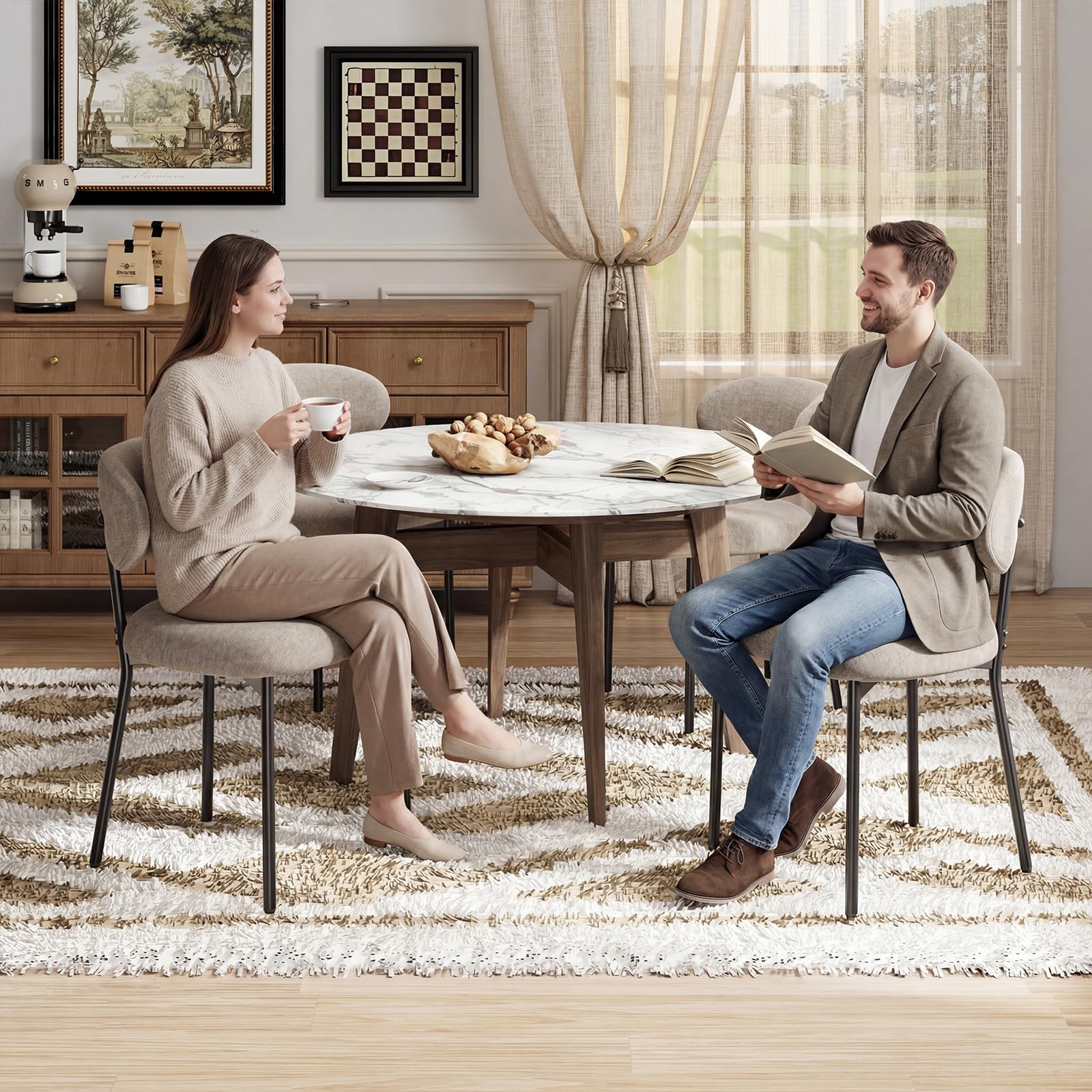 MALOL Gepolsterte Esszimmerstühle 4er Set – Moderner Stoff, Gebogene Rückenlehne, gepolsterter Sitz, stabile Metallbeine – Design-Stühle für Küche, Esszimmer, Wohnzimmer – Kamel